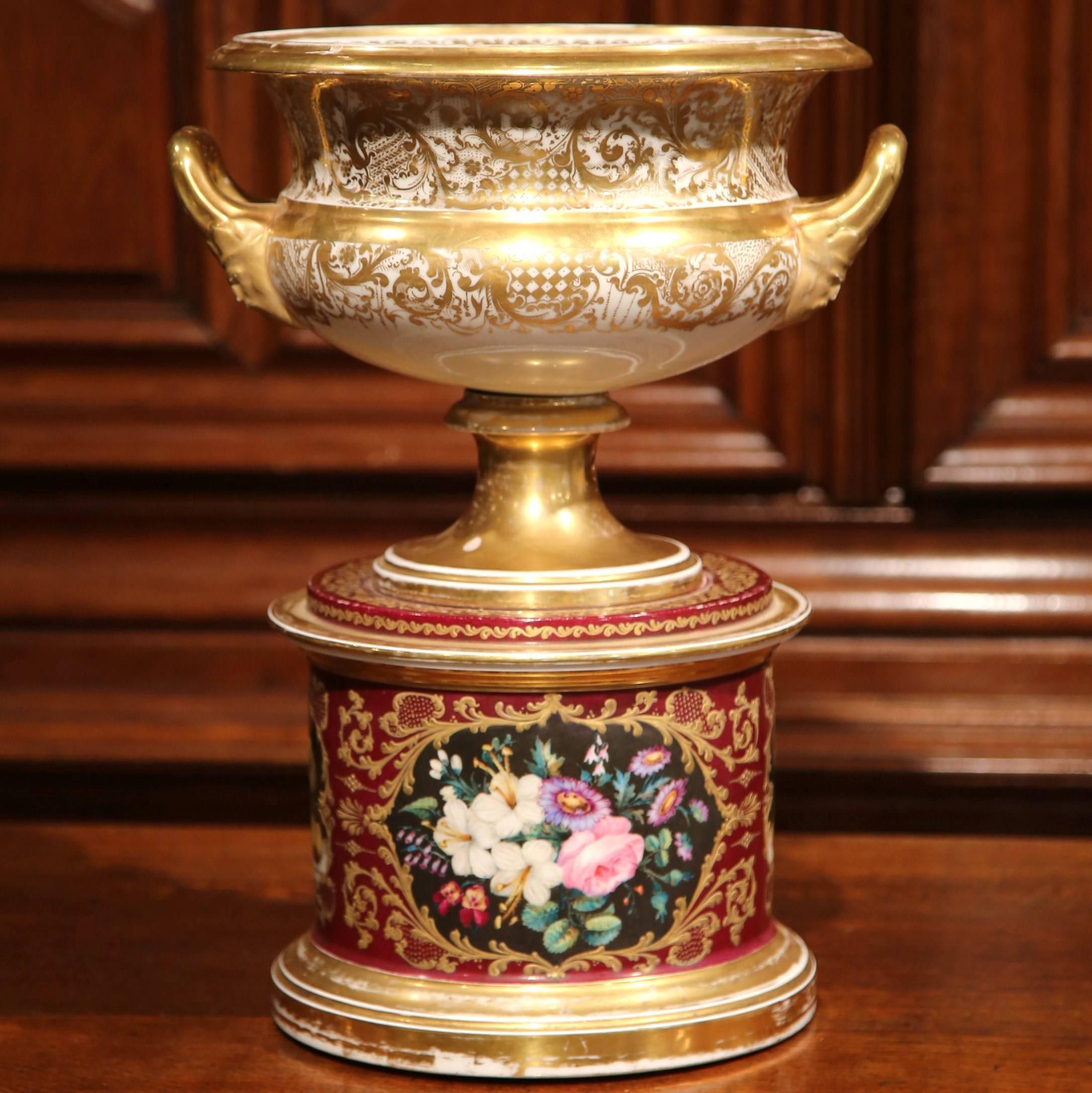 19th Century French Hand-Painted Porcelaine de Paris Centrepiece with Gilt In Excellent Condition In Dallas, TX