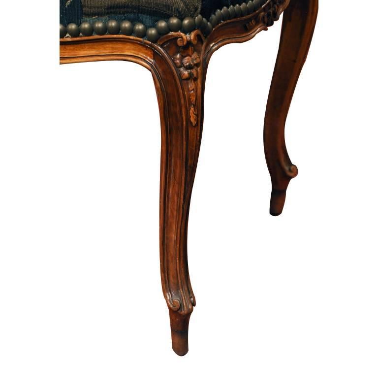 Antique French Carved Stool with Aubusson Tapestry In Excellent Condition In Dallas, TX