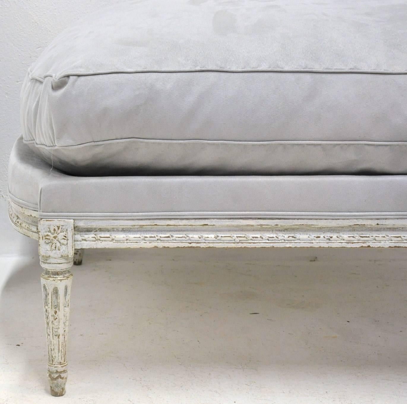 19th Century French Louis XVI Carved Painted Two-Piece Chaise from Paris 4