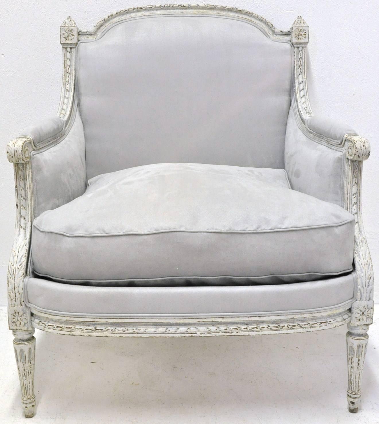 Hand-Carved 19th Century French Louis XVI Carved Painted Two-Piece Chaise from Paris
