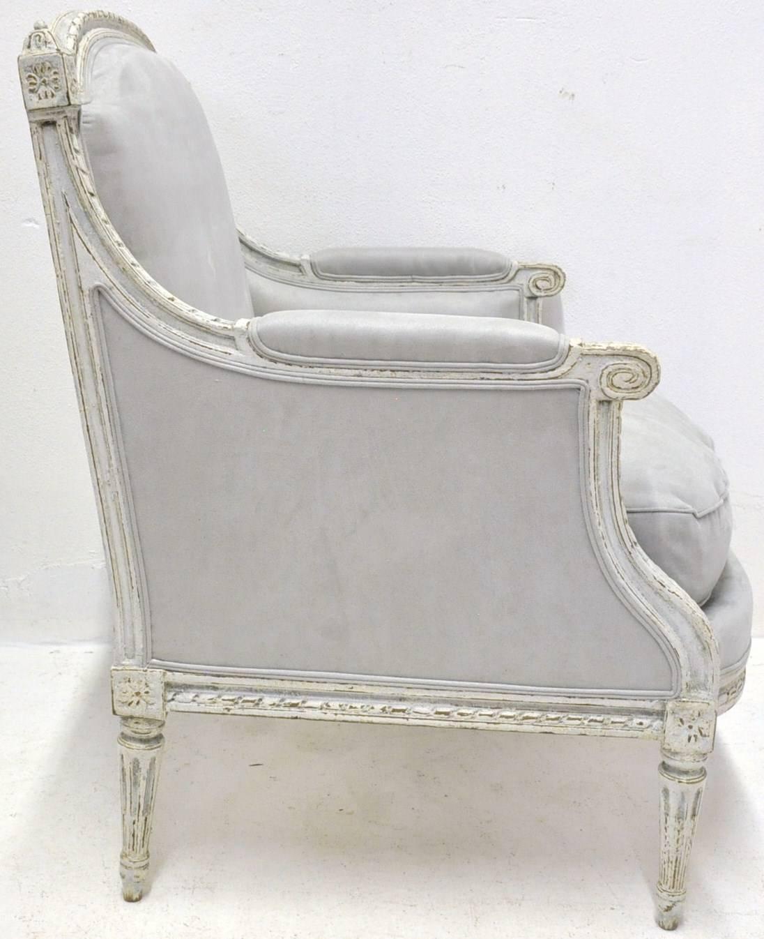 19th Century French Louis XVI Carved Painted Two-Piece Chaise from Paris 1