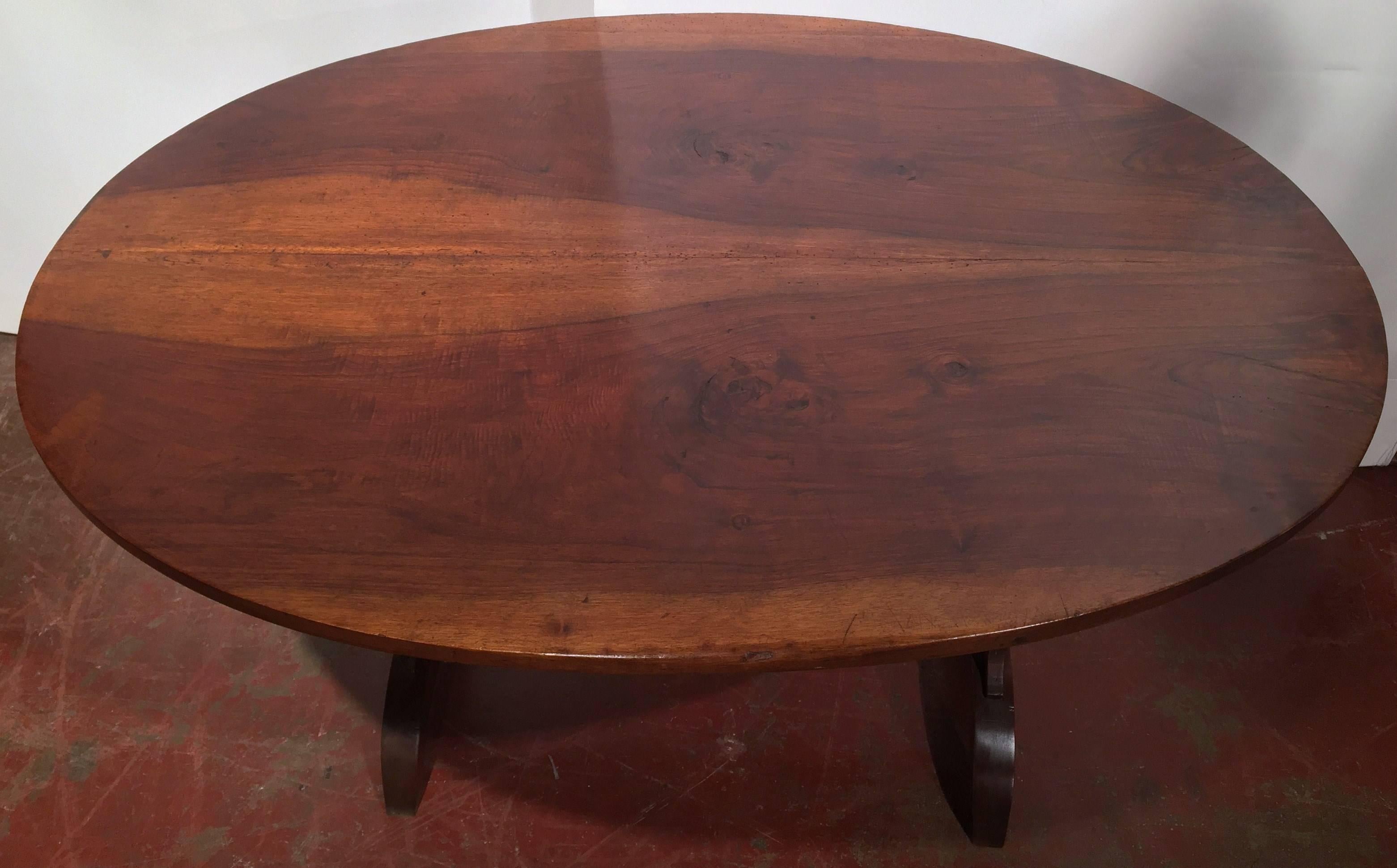 19th Century French Walnut Wine Tasting Table from Burgundy In Excellent Condition In Dallas, TX