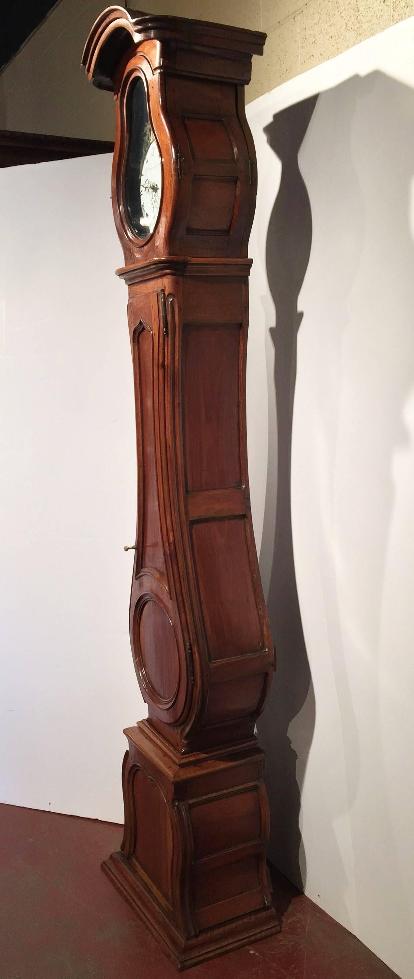 18th Century Country French Walnut Grandfather Clock with Rooster Movement In Excellent Condition In Dallas, TX