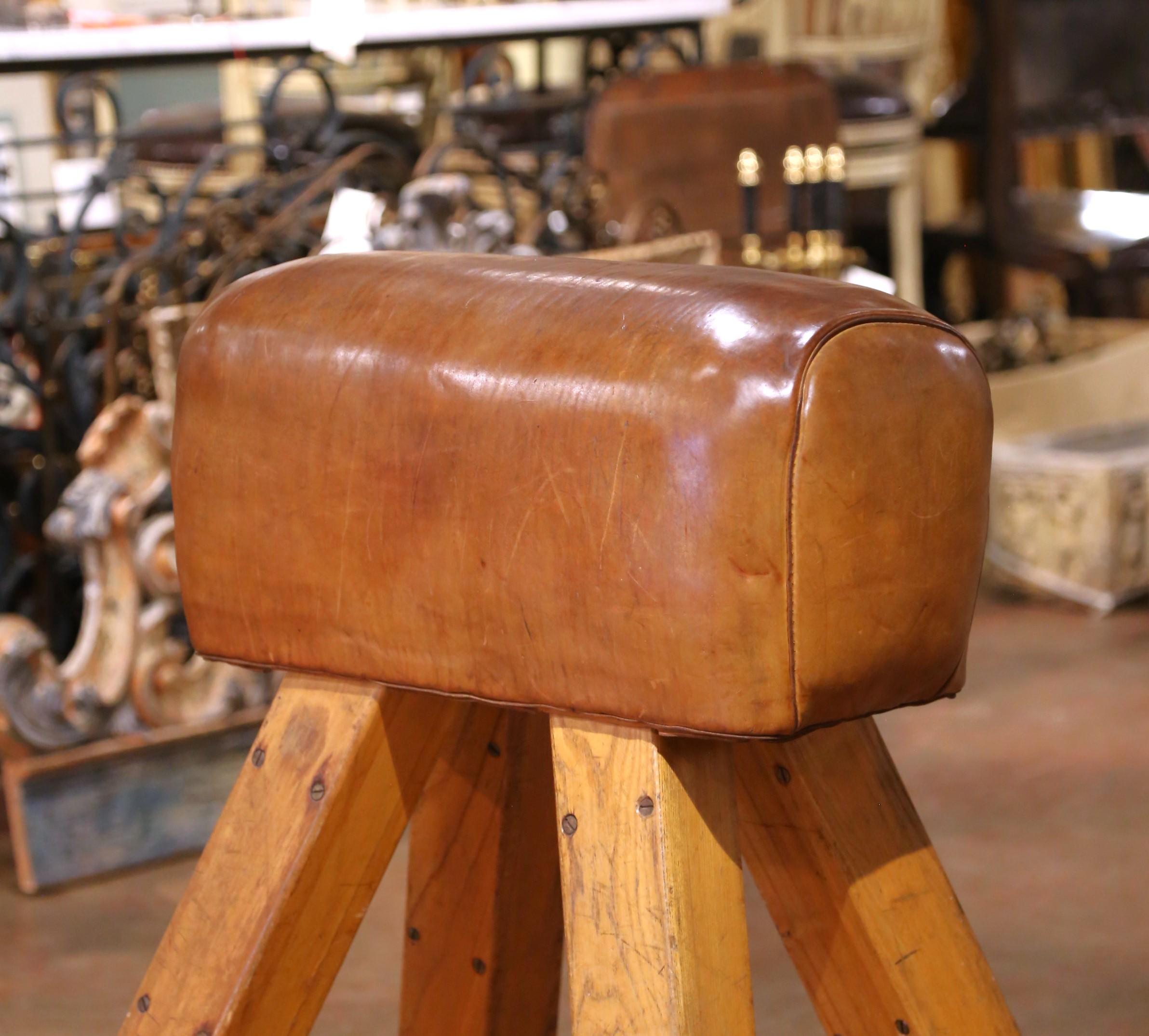 Banc de cheval à arçon tchèque du début du 20e siècle avec cuir patiné d'origine Excellent état - En vente à Dallas, TX