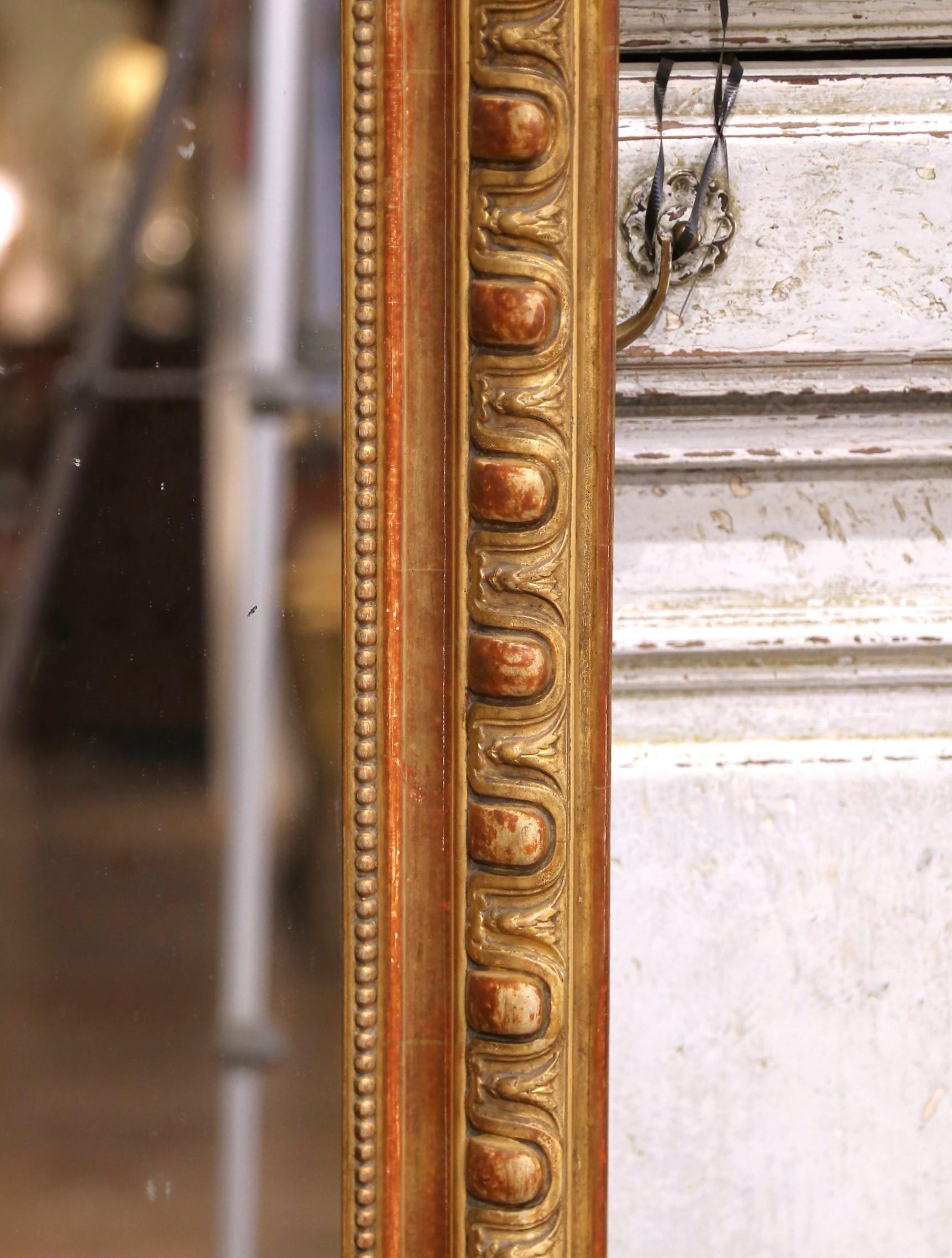 Espejo de Pared de Madera Dorada Tallada Luis XV Francés del Siglo XIX con Decoración de Hojas Vidrio de mercurio en venta