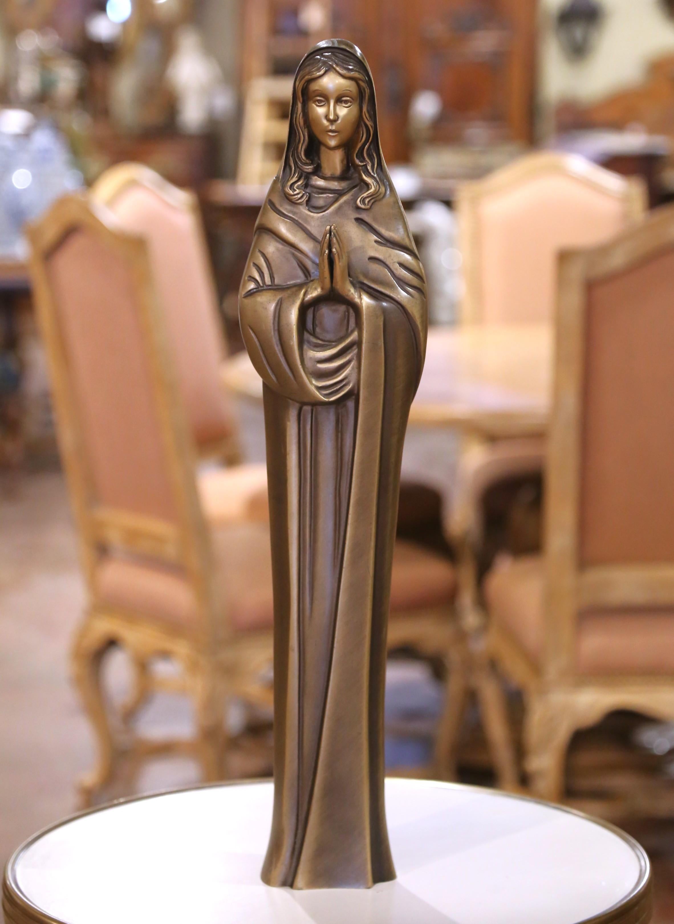 Sculpture en bronze patiné du milieu du siècle représentant la Vierge Marie en prière Excellent état - En vente à Dallas, TX
