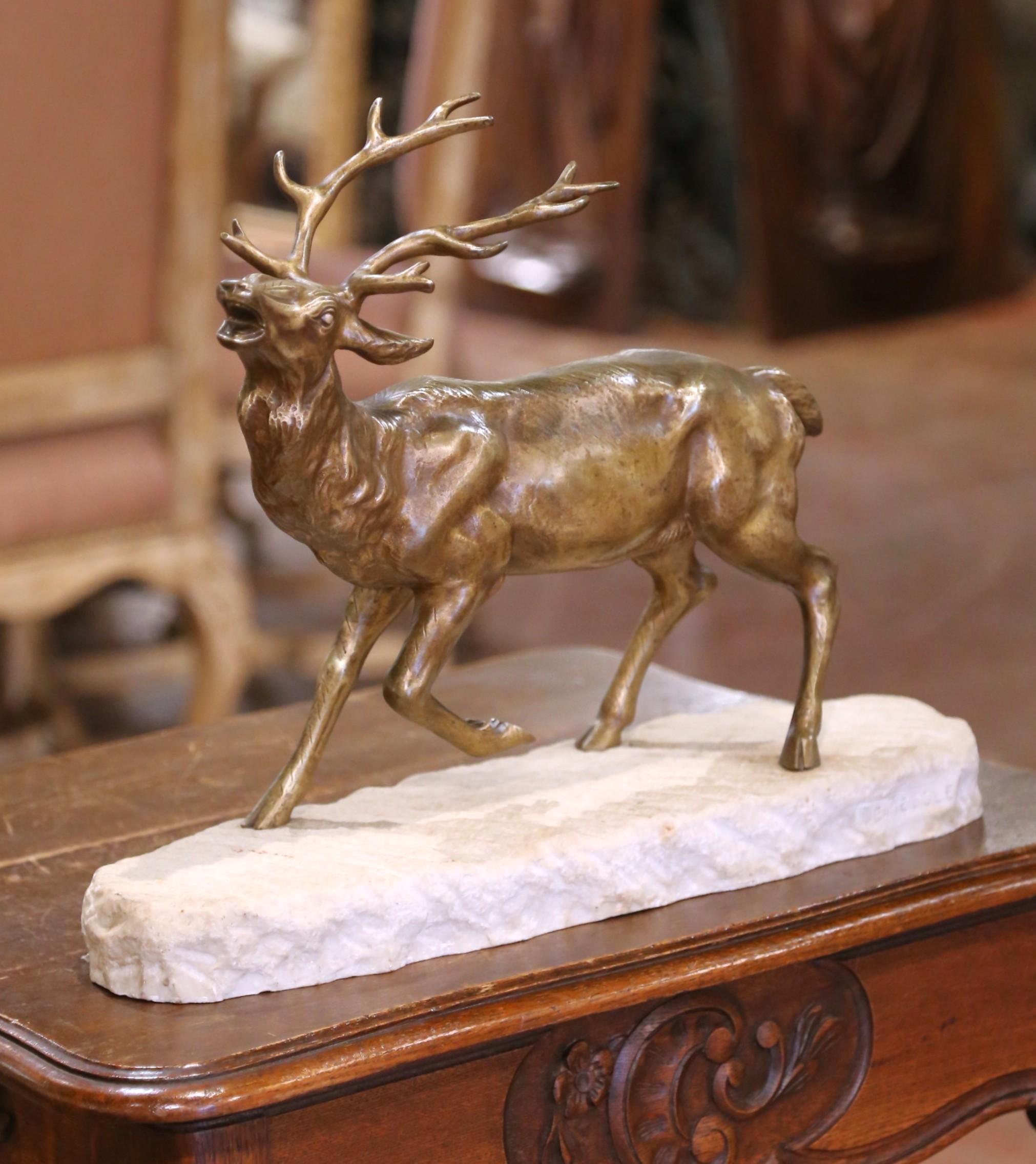 XX secolo Scultura di alce in bronzo francese dei primi del Novecento su base di marmo, firmata De. Fiesole in vendita