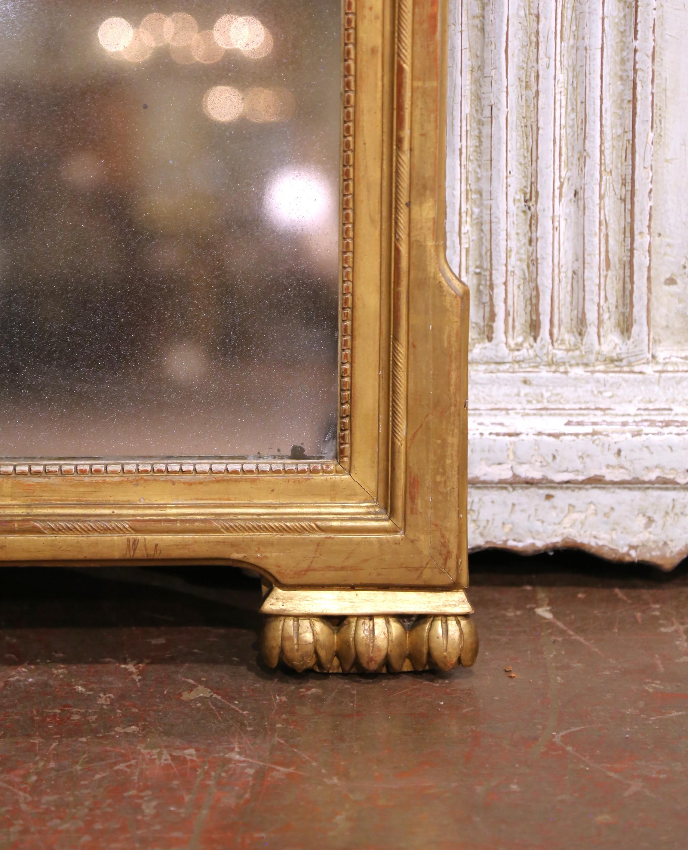 XVIIIe siècle Miroir mural Louis XVI du 18ème siècle en bois doré sculpté de Provence en vente
