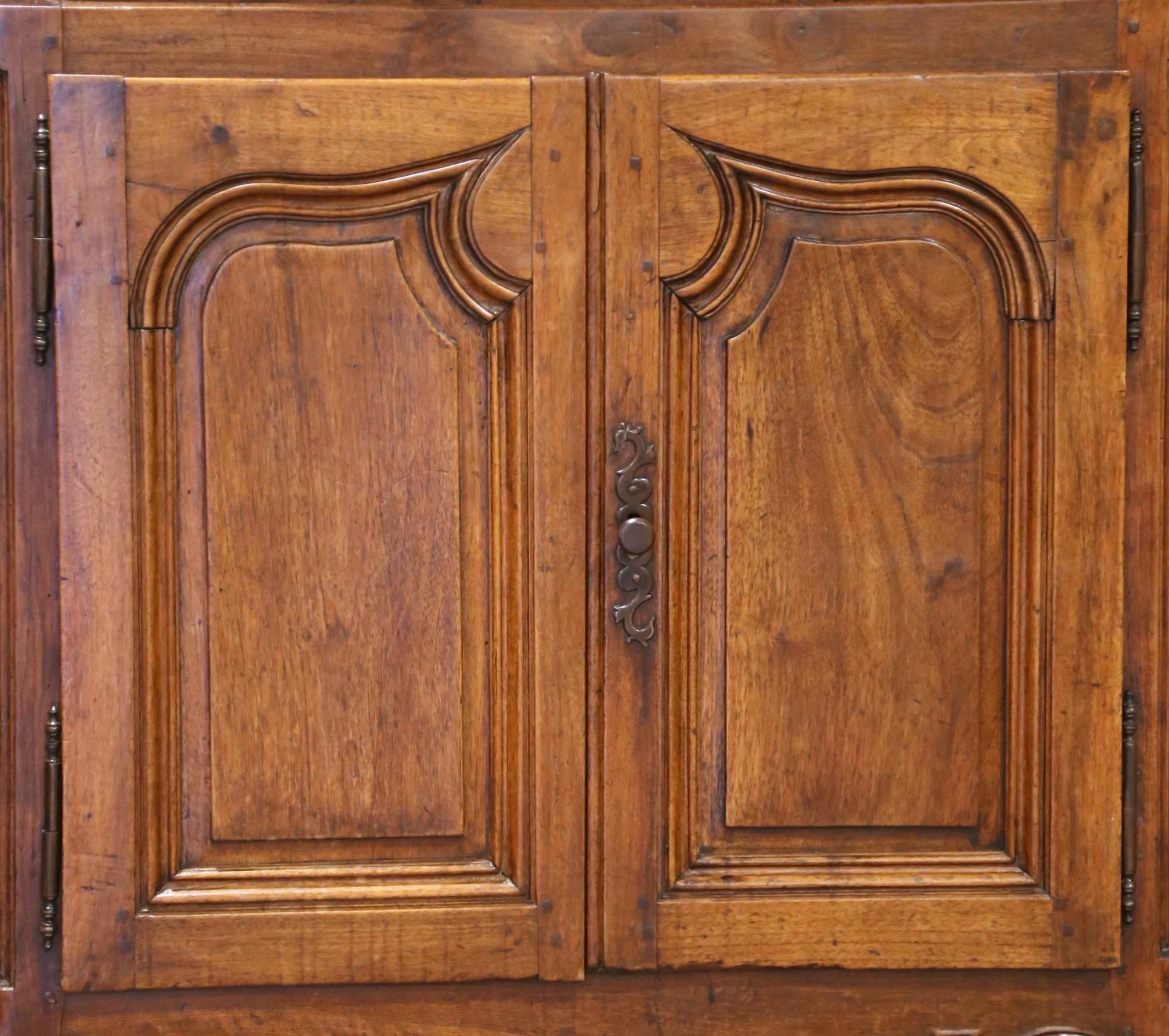 Noyer Cabinet à deux portes 