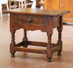 Spanischer Barock-Beistelltisch aus dem 18. Jahrhundert aus Nussbaumholz mit einteiliger Platte und einer Schublade