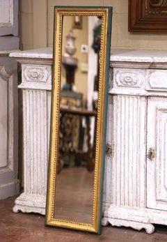 Miroir en bois doré et peint de style Louis XVI du 19e siècle avec garniture en perles