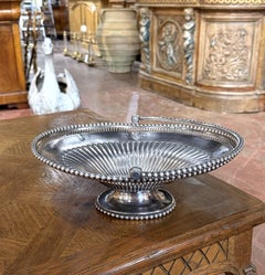 Versilberter Brotkorb im französischen Louis-XVI-Stil aus dem 19. Jahrhundert mit Schwenkgriff