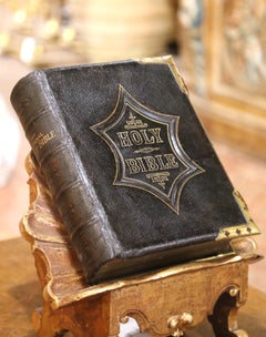 Biblia familiar ilustrada del siglo XIX, encuadernada en cuero inglés y con adornos de latón
