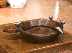 Ciotola vintage in legno intagliata a mano da Jan Barboglio con uccellini in ghisa