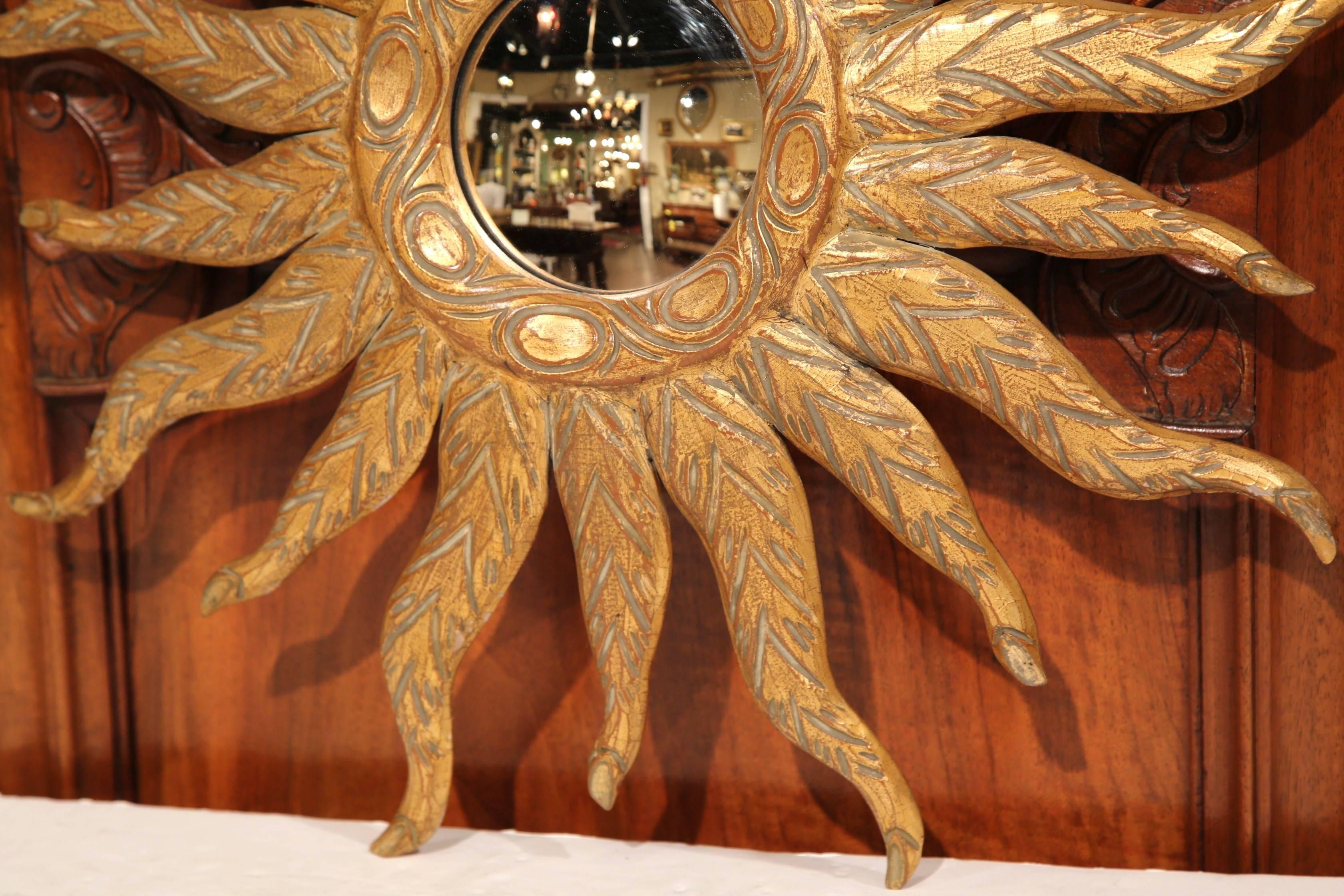 Mid-20th Century French Giltwood Sunburst Mirror with Curved and Engraved Rays 4
