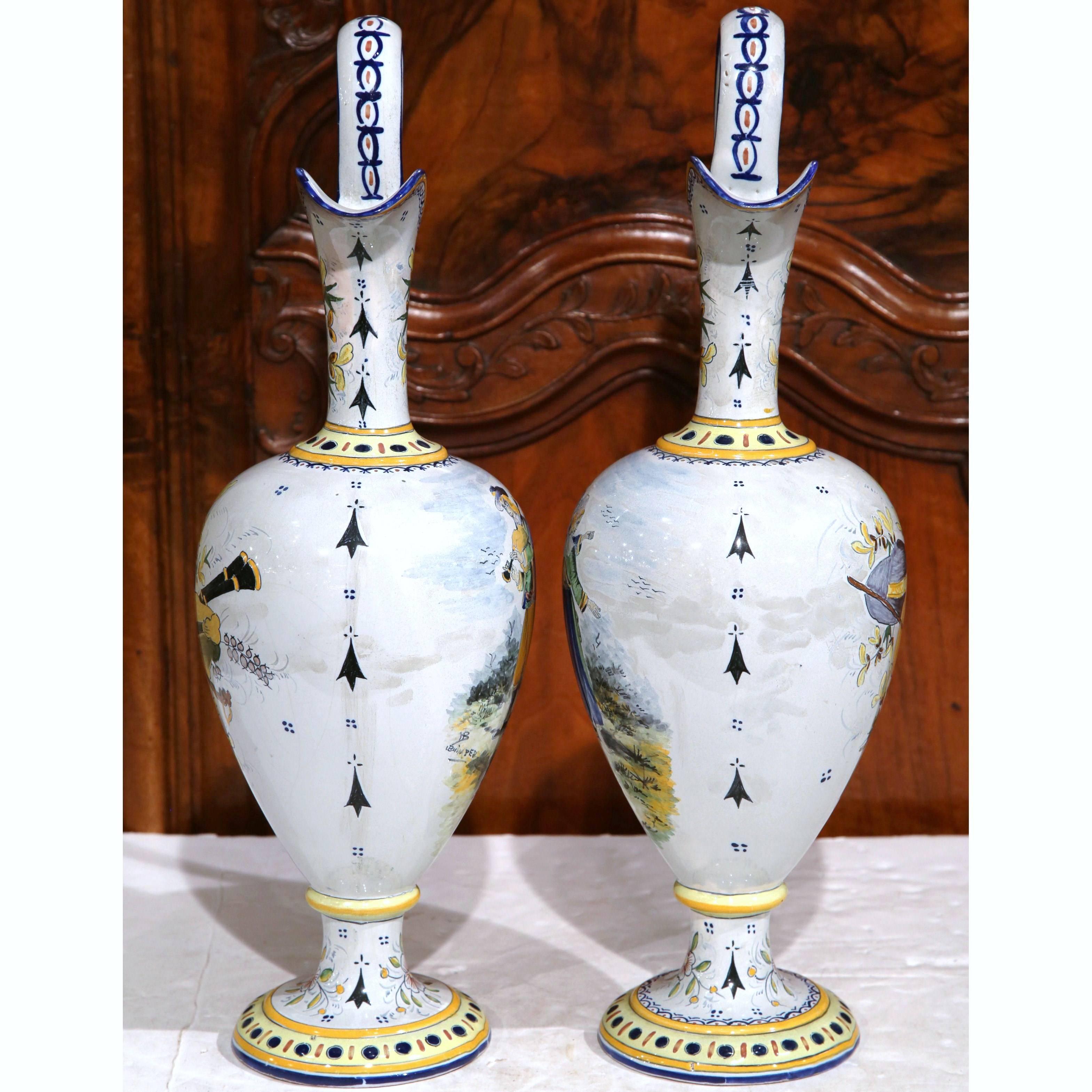 Pair of Early 20th Century French Hand-Painted Water Pitchers from Quimper 3