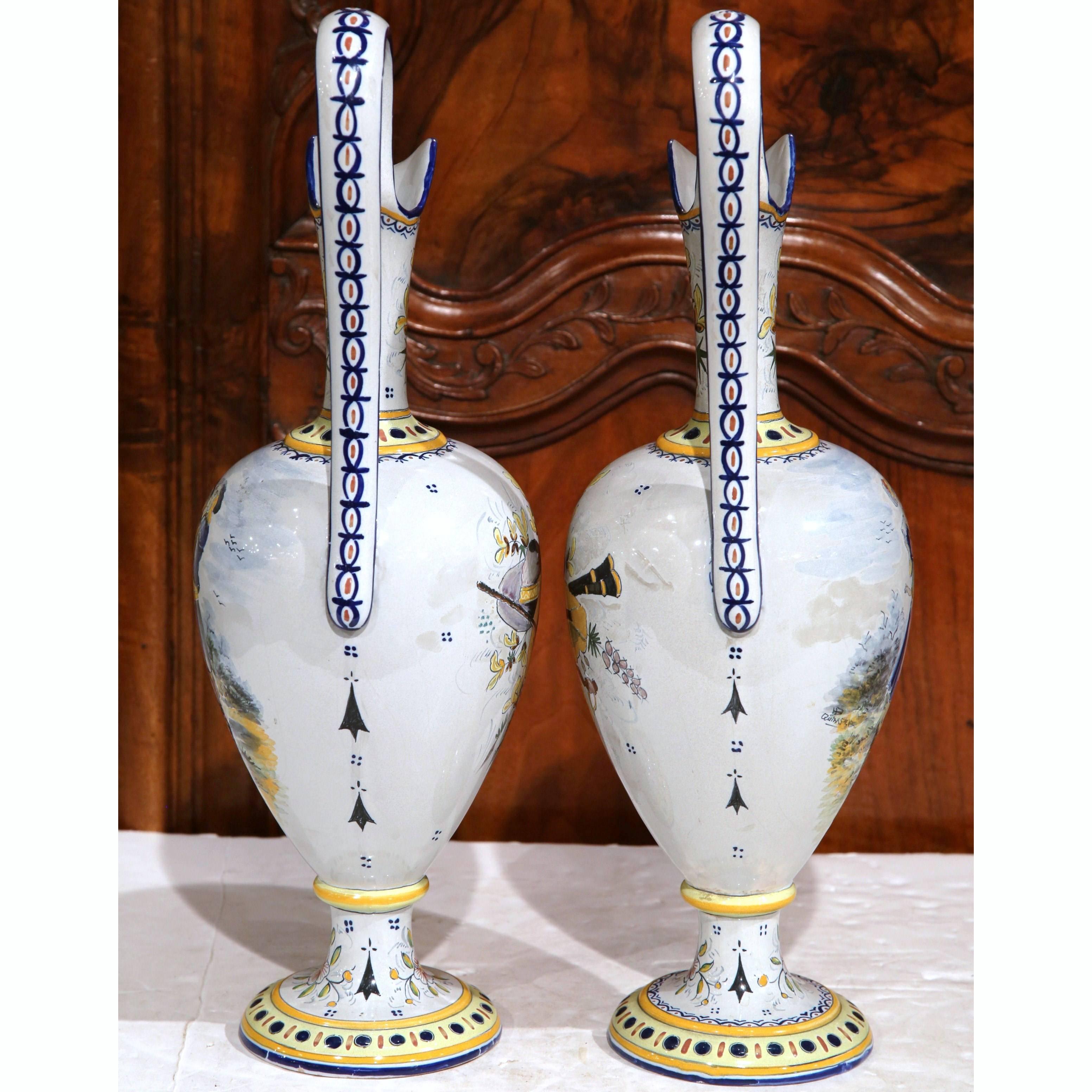 Pair of Early 20th Century French Hand-Painted Water Pitchers from Quimper 4