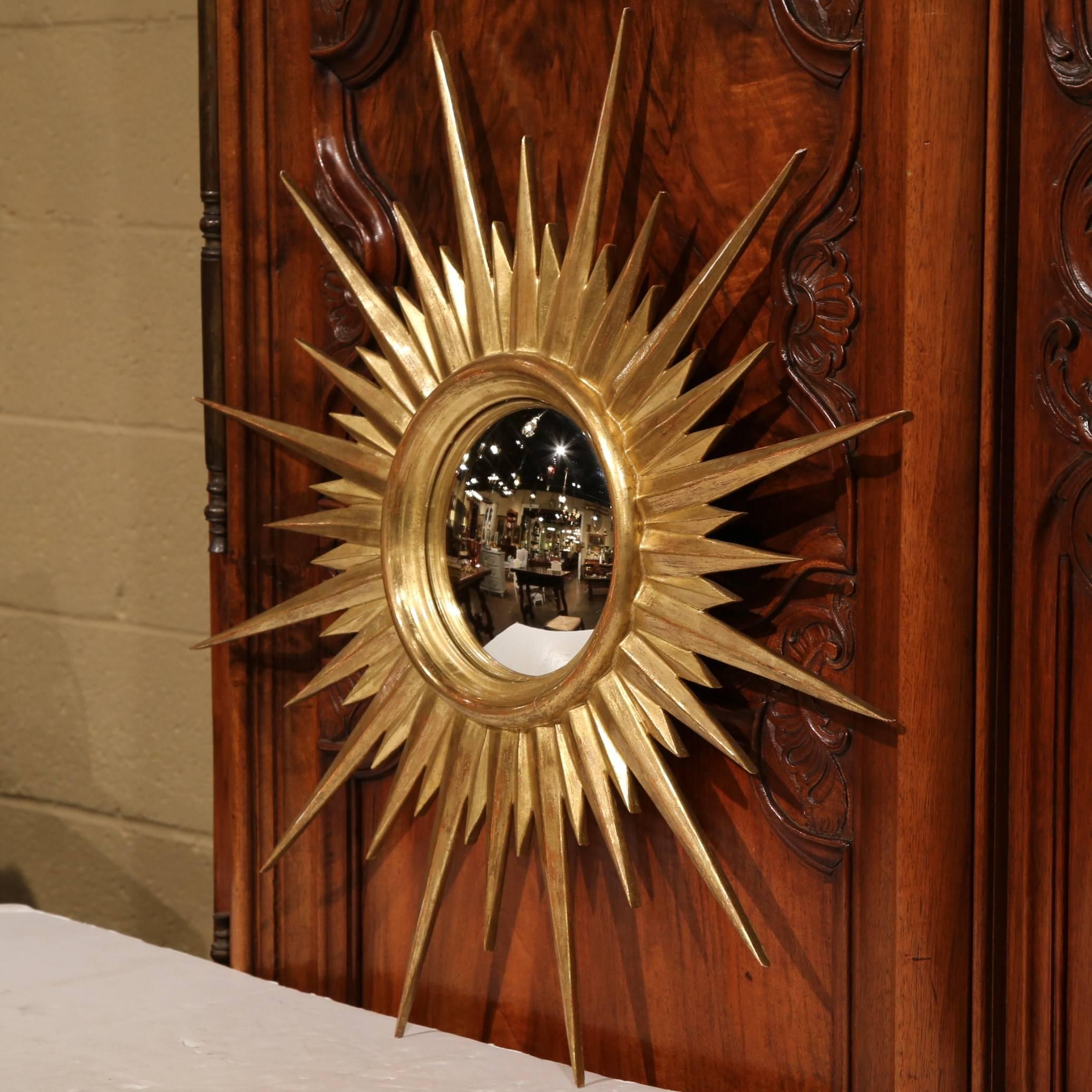 Whether you live in a contemporary or traditional home, this beautifully gilded sun mirror from France, circa 1960, is a must-have. This mirror has a perfectly convex glass, making it an ideal decorative piece for any room in the house. The rays