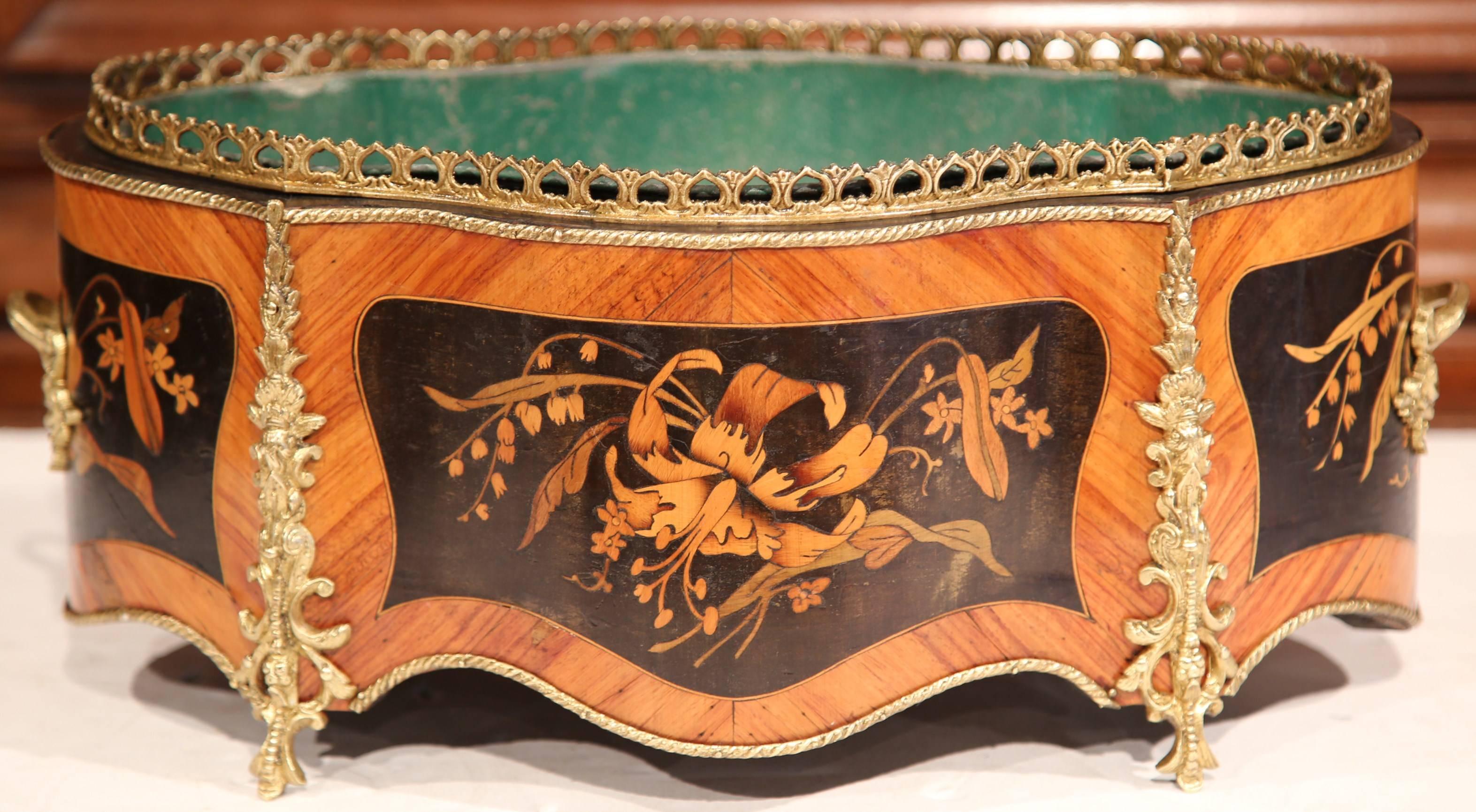 19th Century French Oval Rosewood Jardinière with Marquetry and Bronze Mounts In Good Condition In Dallas, TX