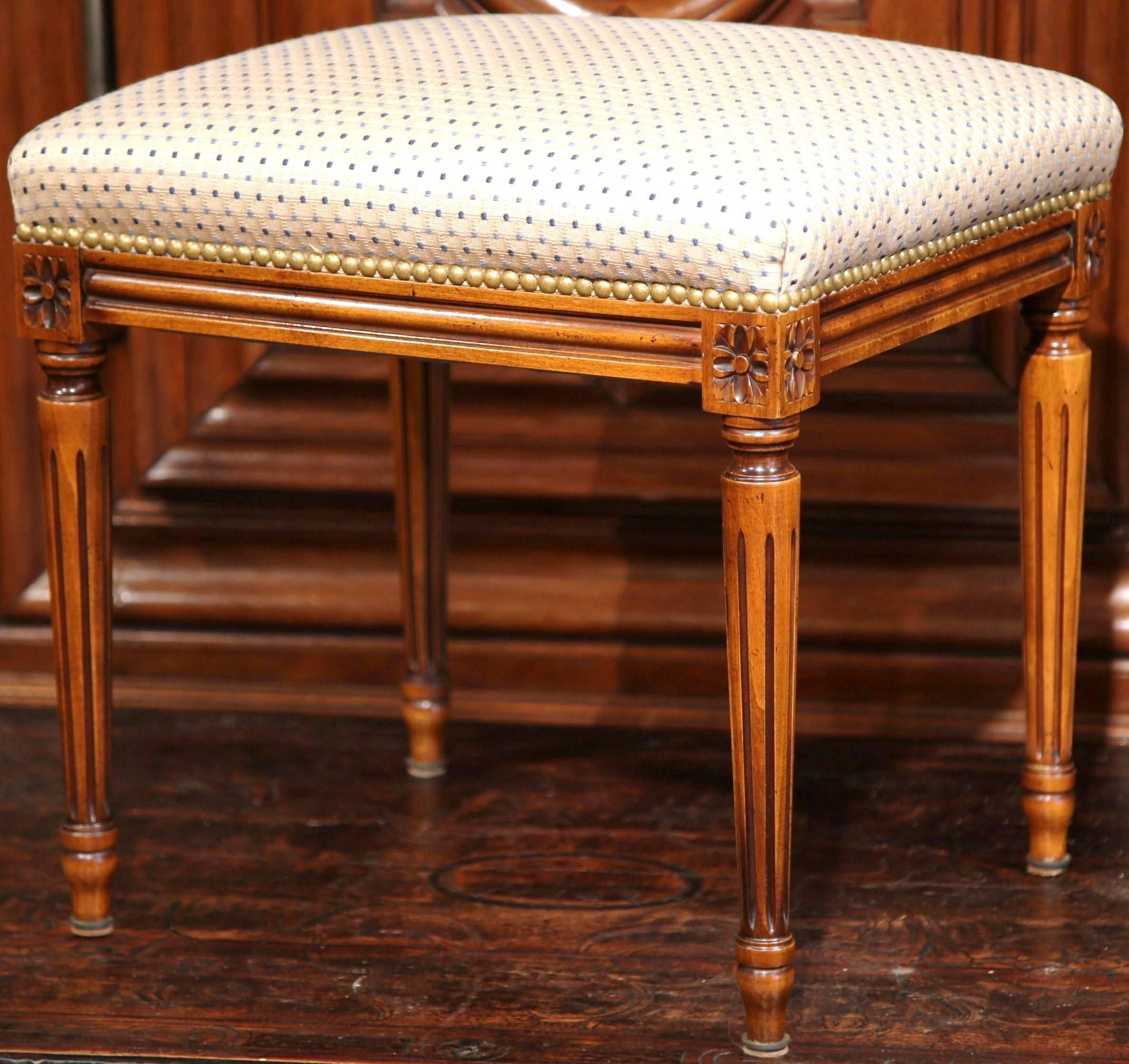 Early 20th Century French Louis XVI Carved Walnut Stool In Excellent Condition In Dallas, TX