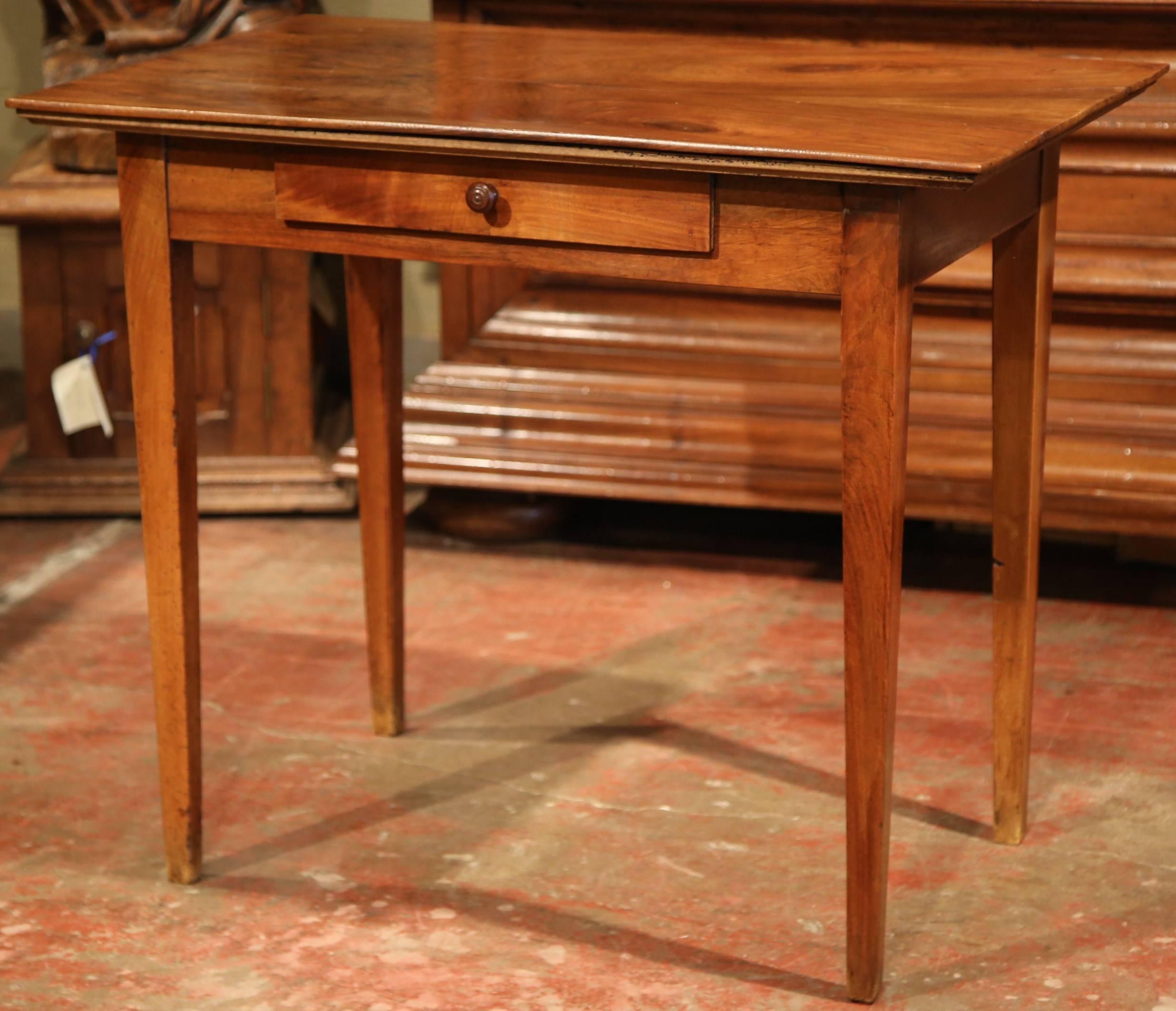 19th Century French Louis Philippe Walnut Side Table with Drawer In Excellent Condition In Dallas, TX