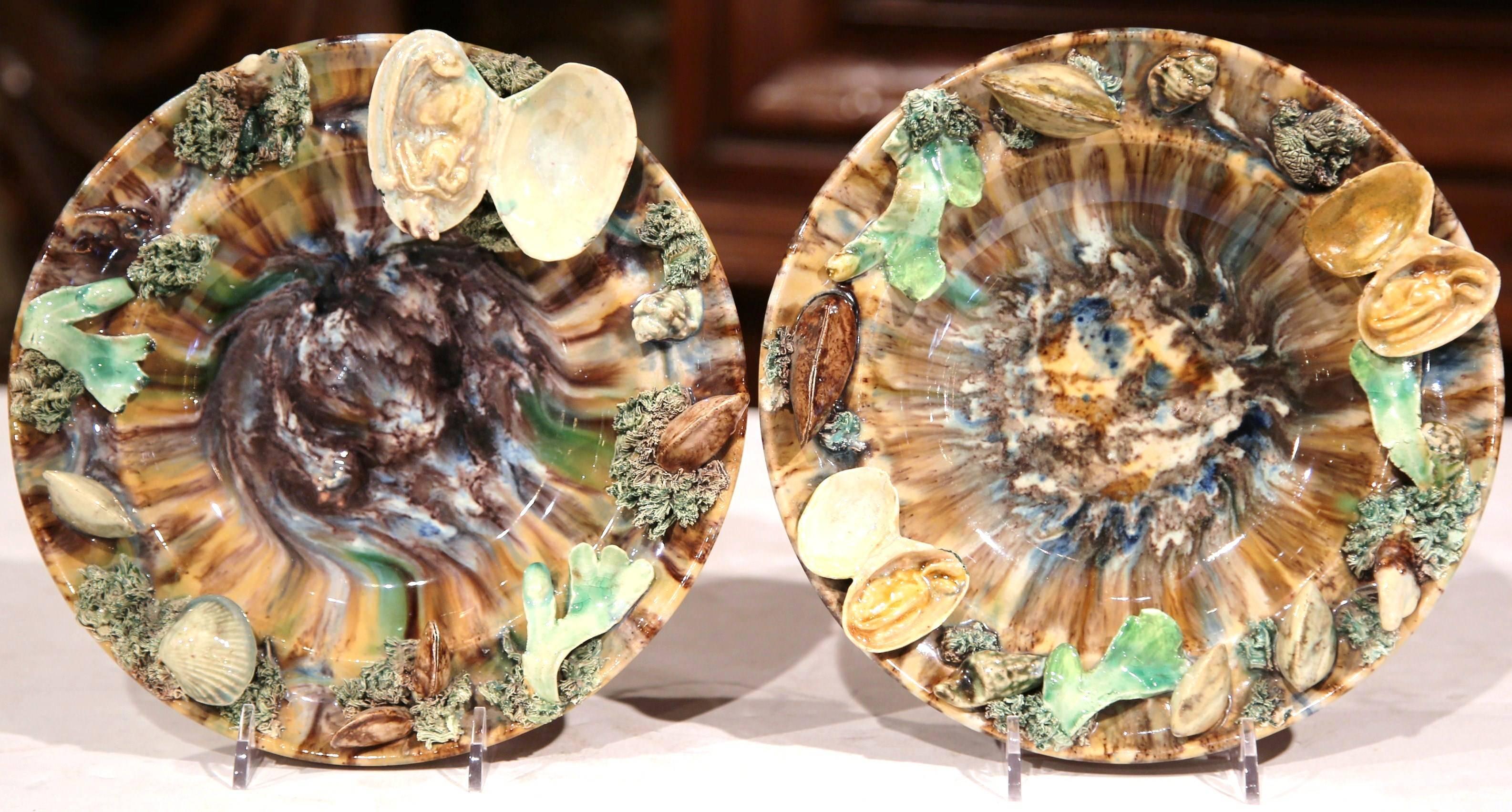 Majolica Pair of Early 20th Century Ceramic Barbotine Seashells Wall Hanging Plates For Sale