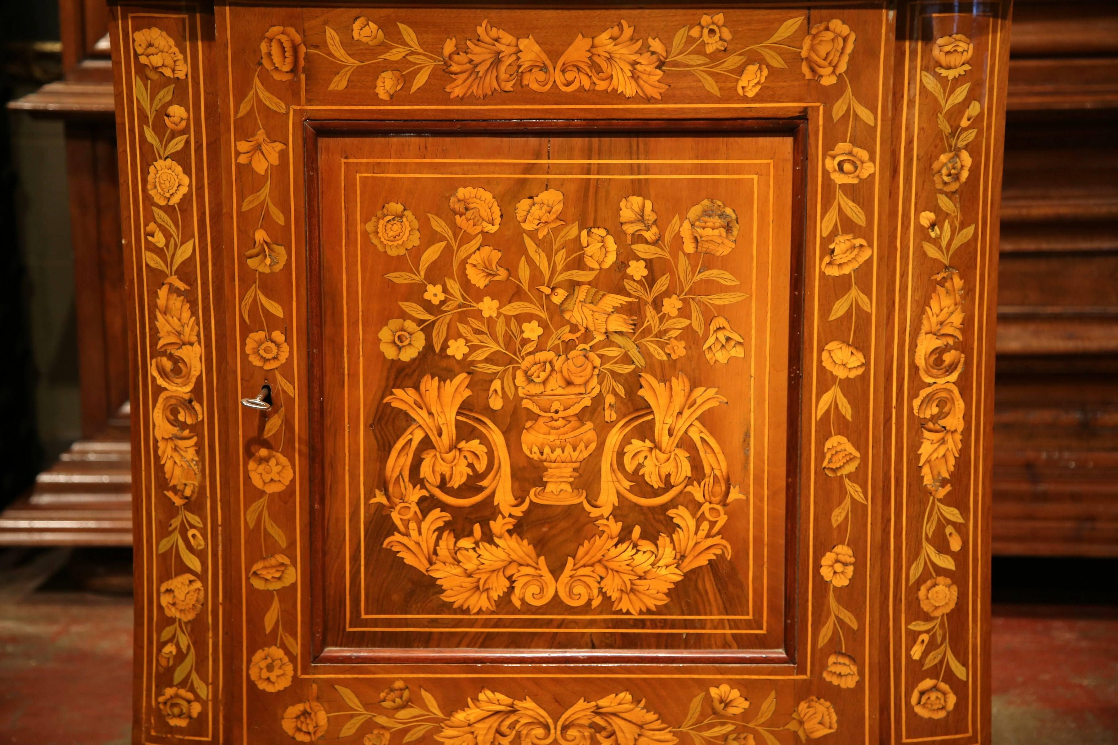 Hand-Carved Early 19th Century Dutch Walnut Marquetry Corner Cabinet with Inlay Decor