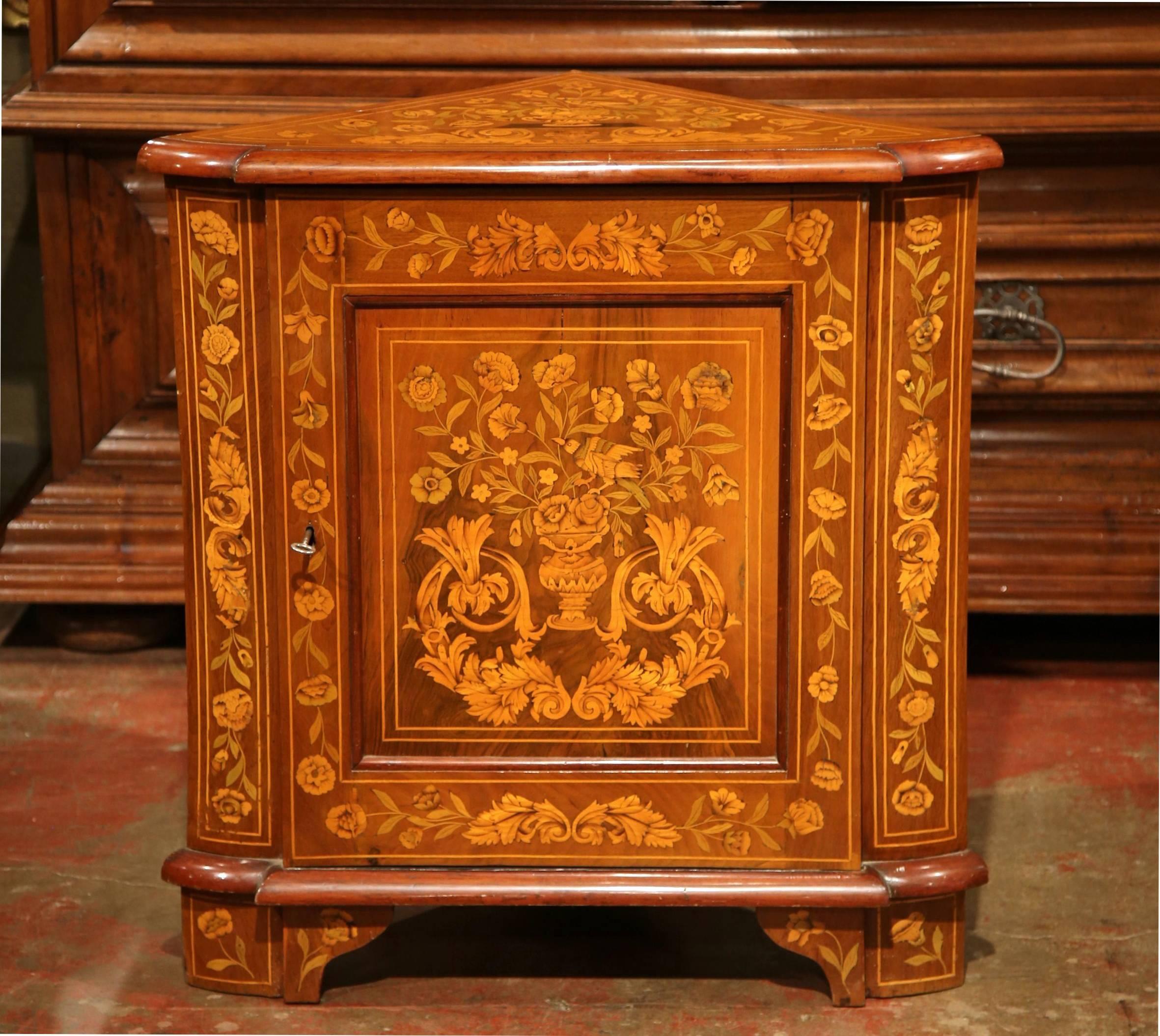 Early 19th Century Dutch Walnut Marquetry Corner Cabinet with Inlay Decor 2