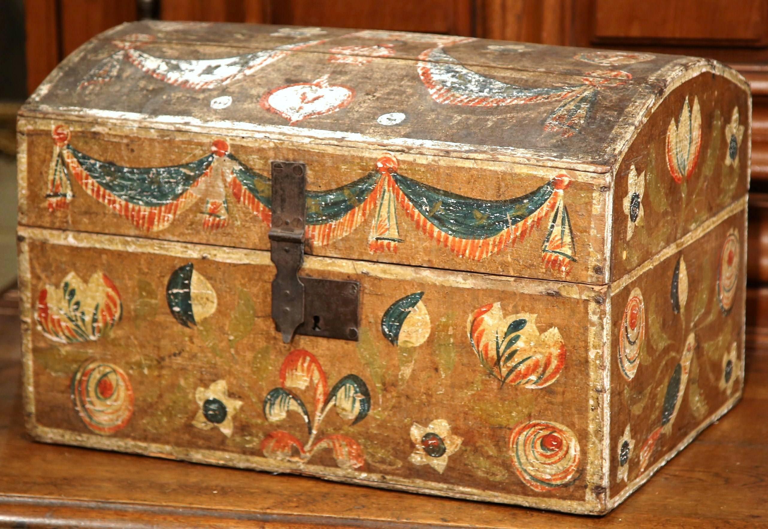 18th Century French Normandy Painted Decorative Box with Bird and Floral Motifs In Excellent Condition In Dallas, TX