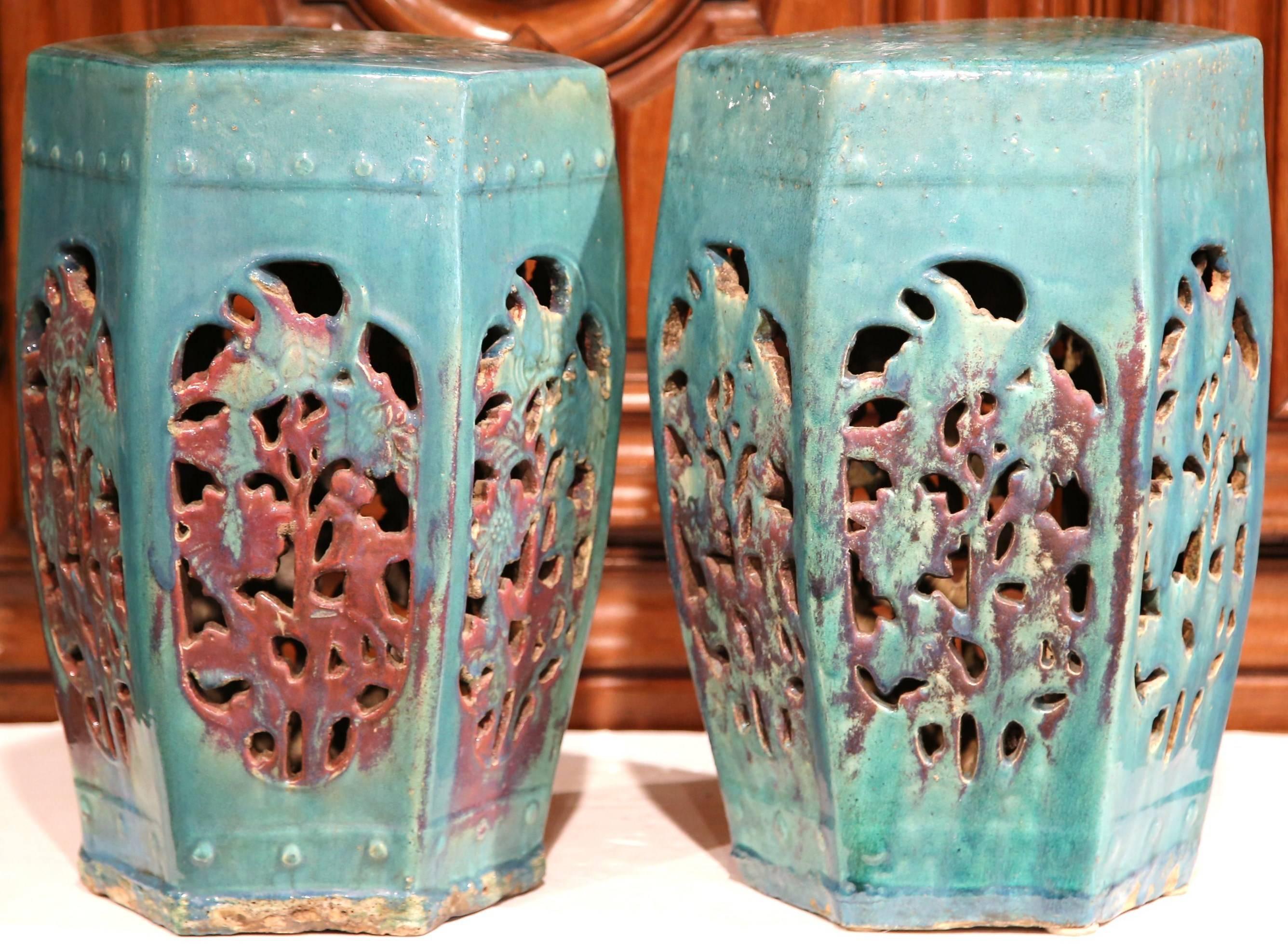 Early 20th Century Pair of Asian Green Porcelain Garden Stools In Excellent Condition In Dallas, TX