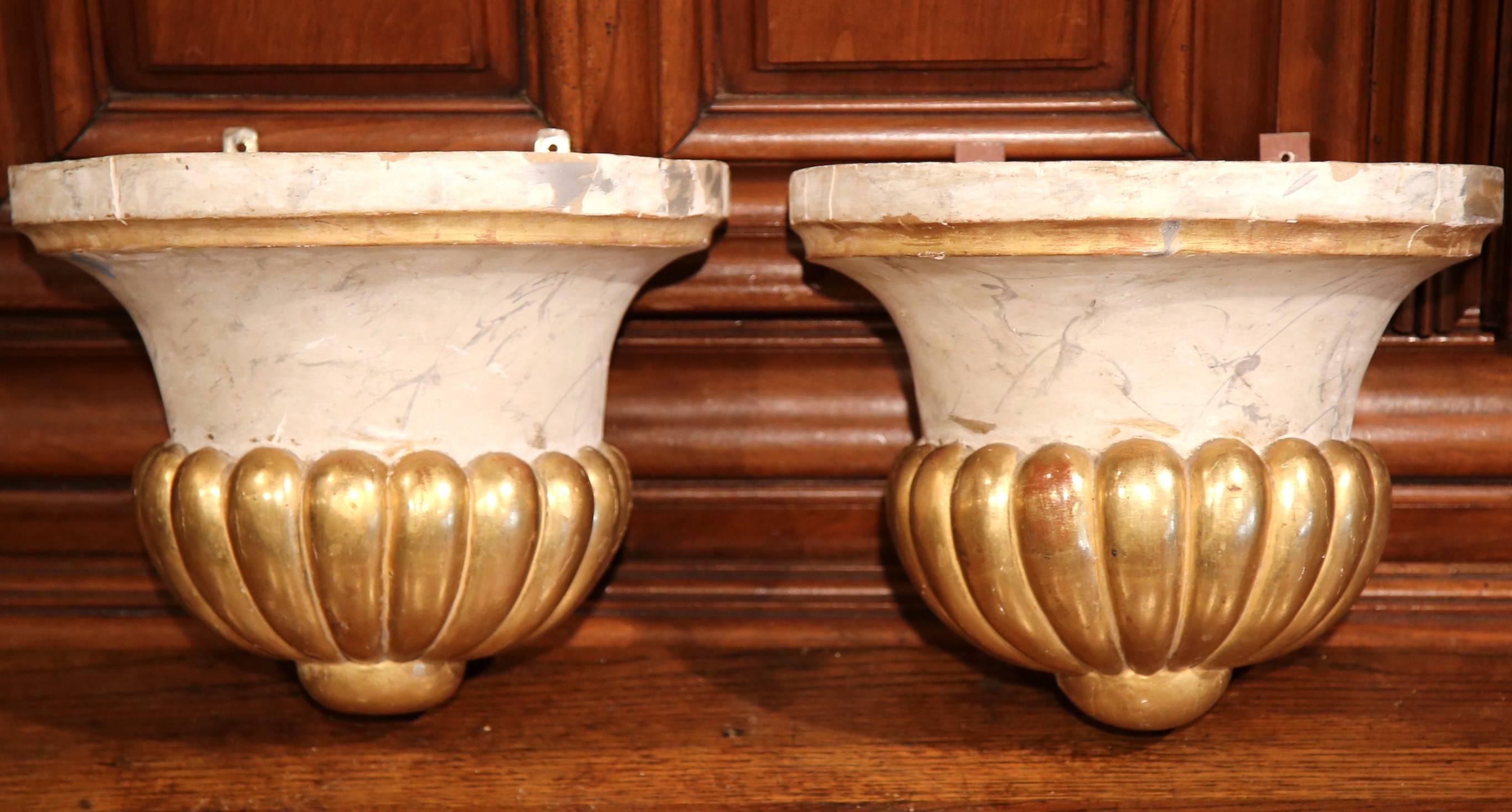 Pair of Early 19th Century French Carved Painted and Gilt Wall Corbels In Excellent Condition In Dallas, TX