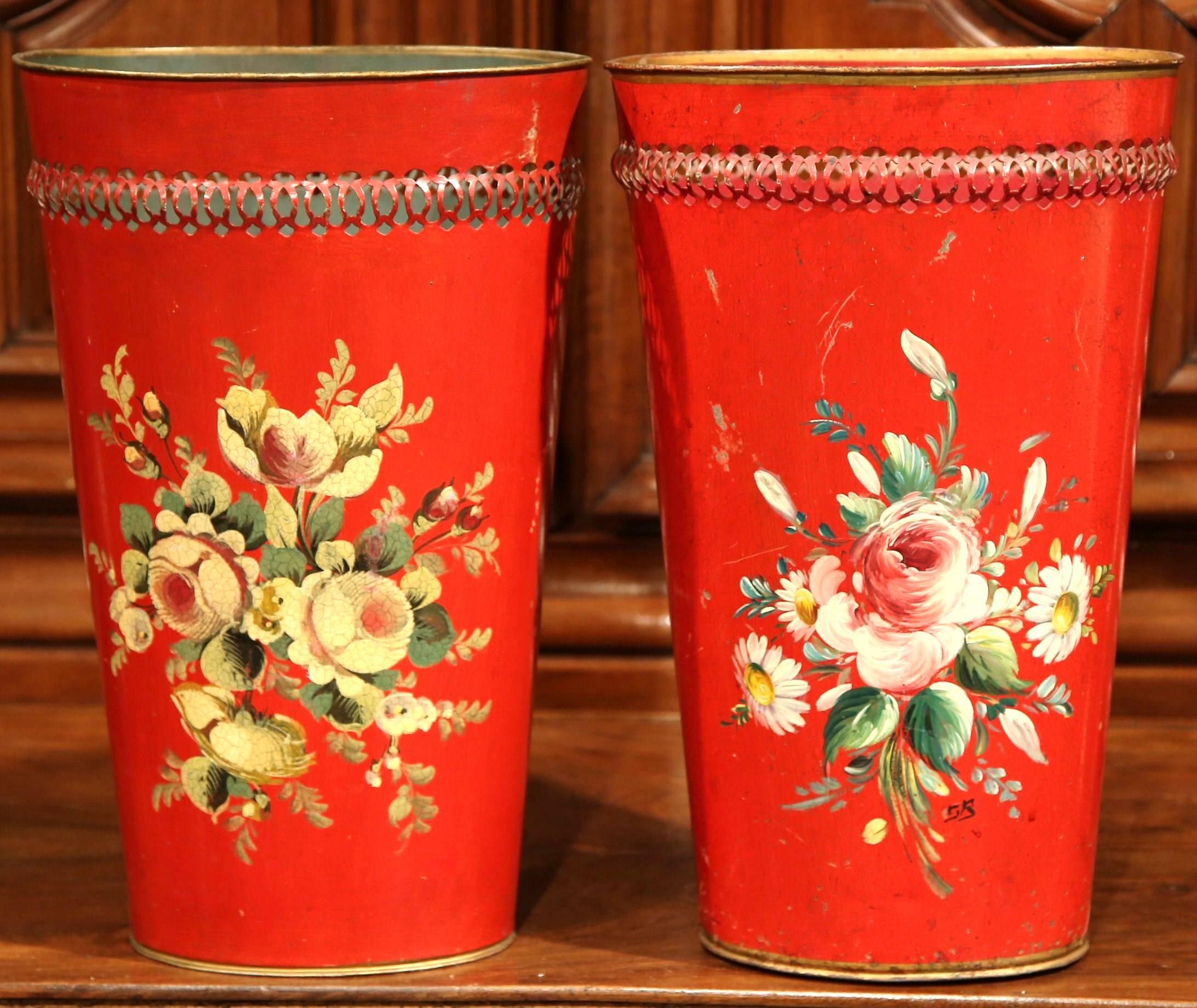 Tôle Pair of Early 20th Century French Painted Tole Baskets with Floral Decor