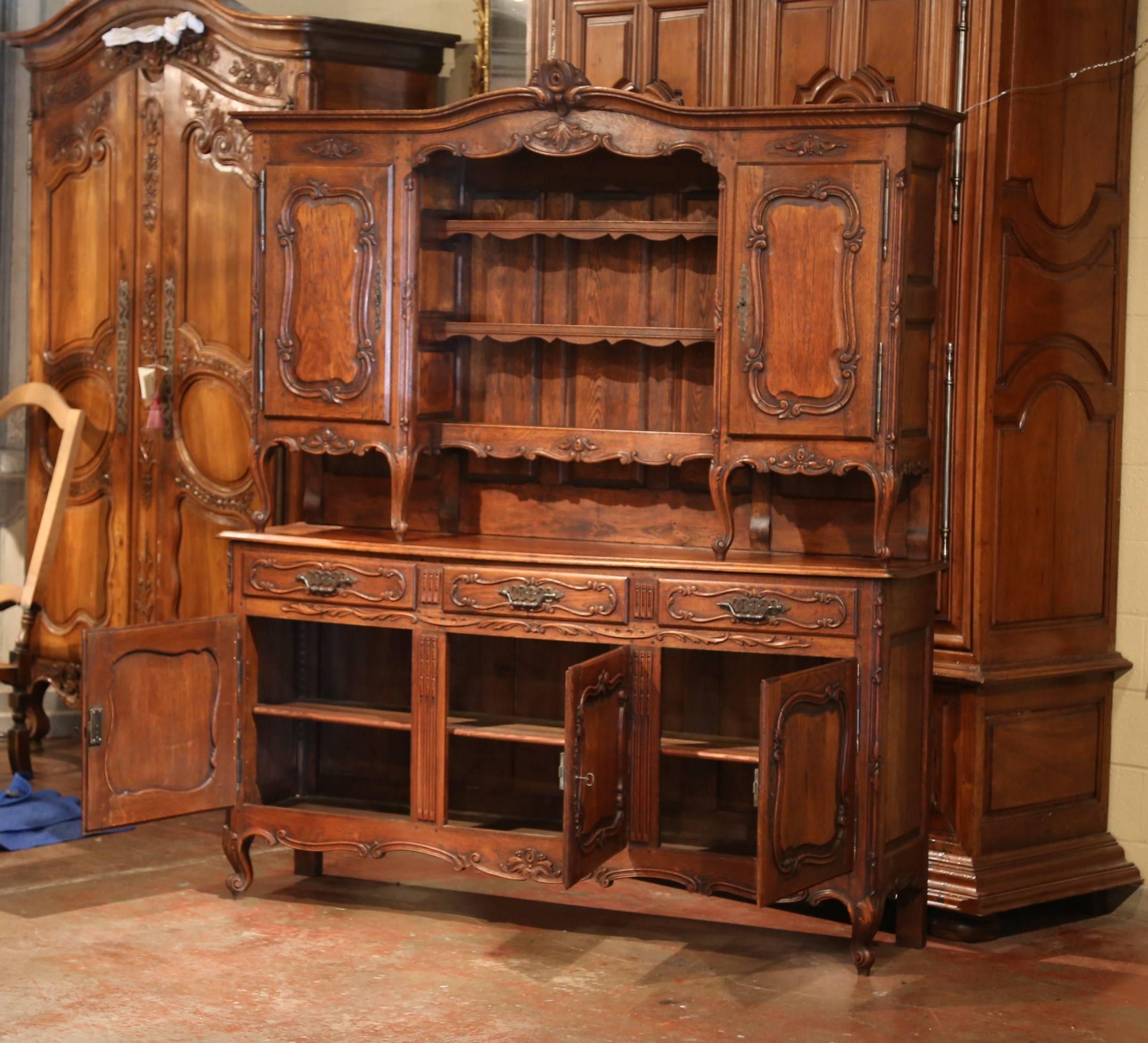 Early 20th Century French Louis XV Carved Oak Buffet Vaisselier from Normandy 1