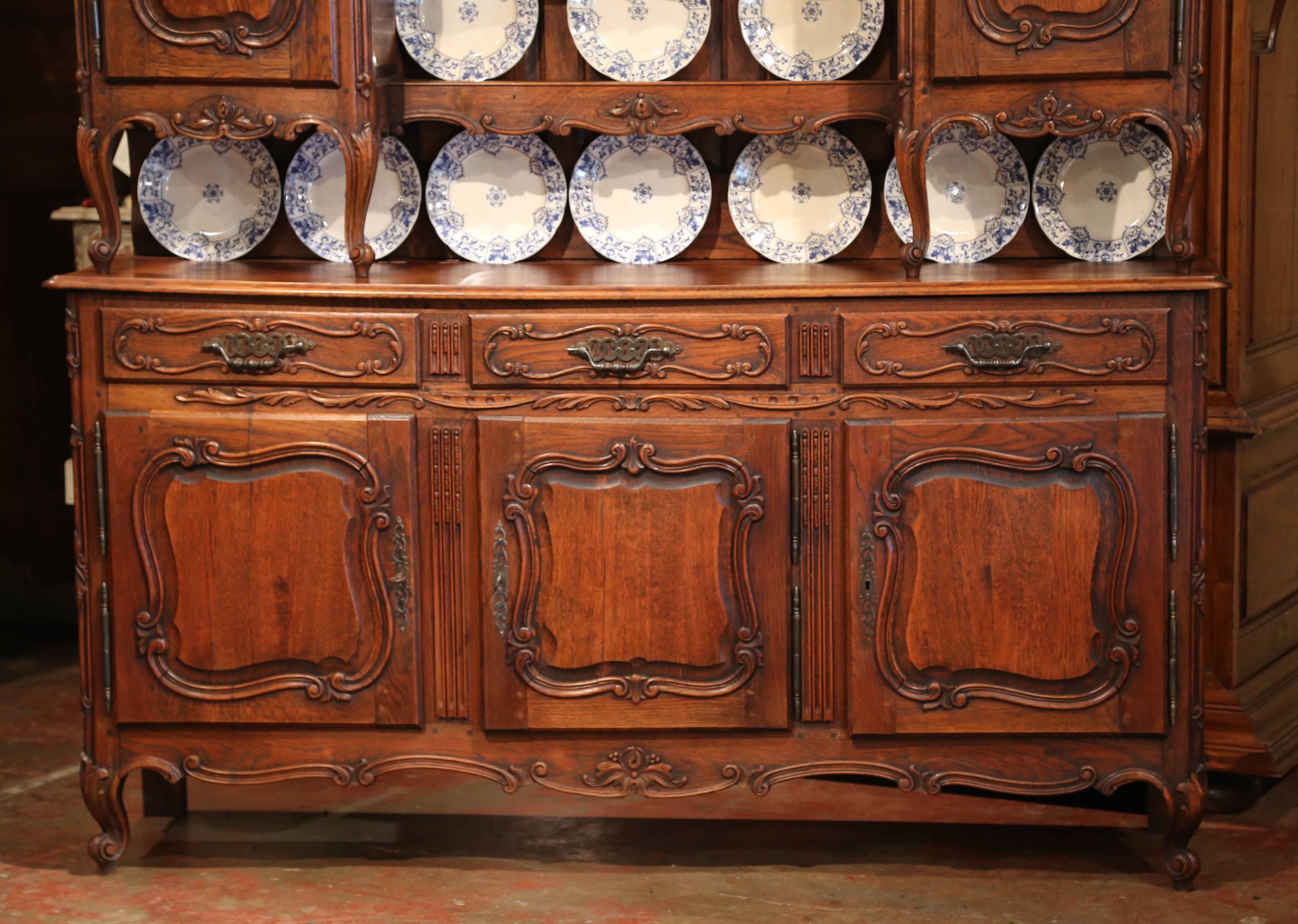 Early 20th Century French Louis XV Carved Oak Buffet Vaisselier from Normandy In Excellent Condition In Dallas, TX