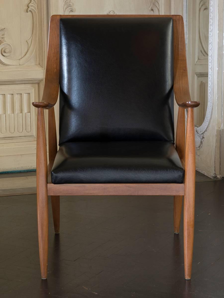 Italian armchairs in walnut and perfect condition original leather, Silvio Cavatorta SC Roma' metal plate on rear of armchair.