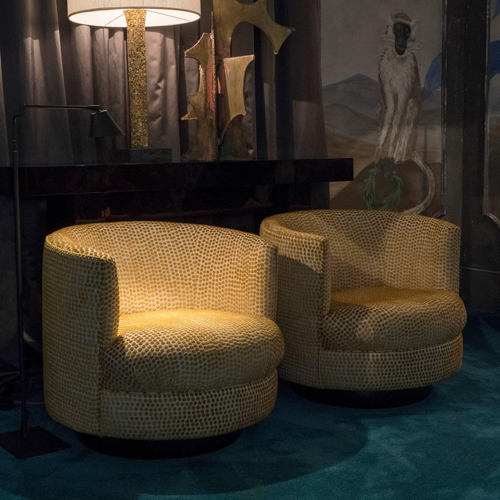 Midcentury Swivel Armchairs in the Style of Milo Baughman 3