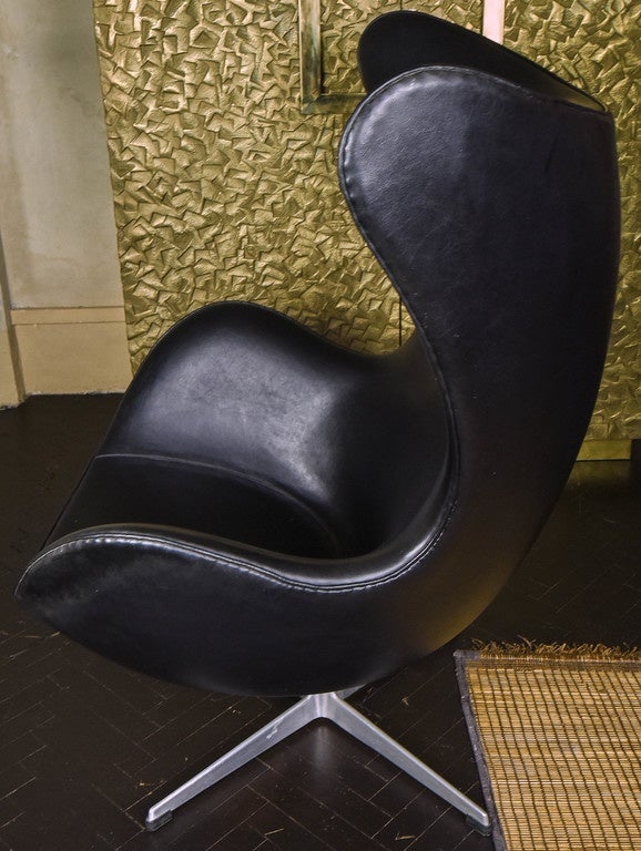 Mid-Century Modern Egg Chair by Arne Jacobsen for Fritz Hansen