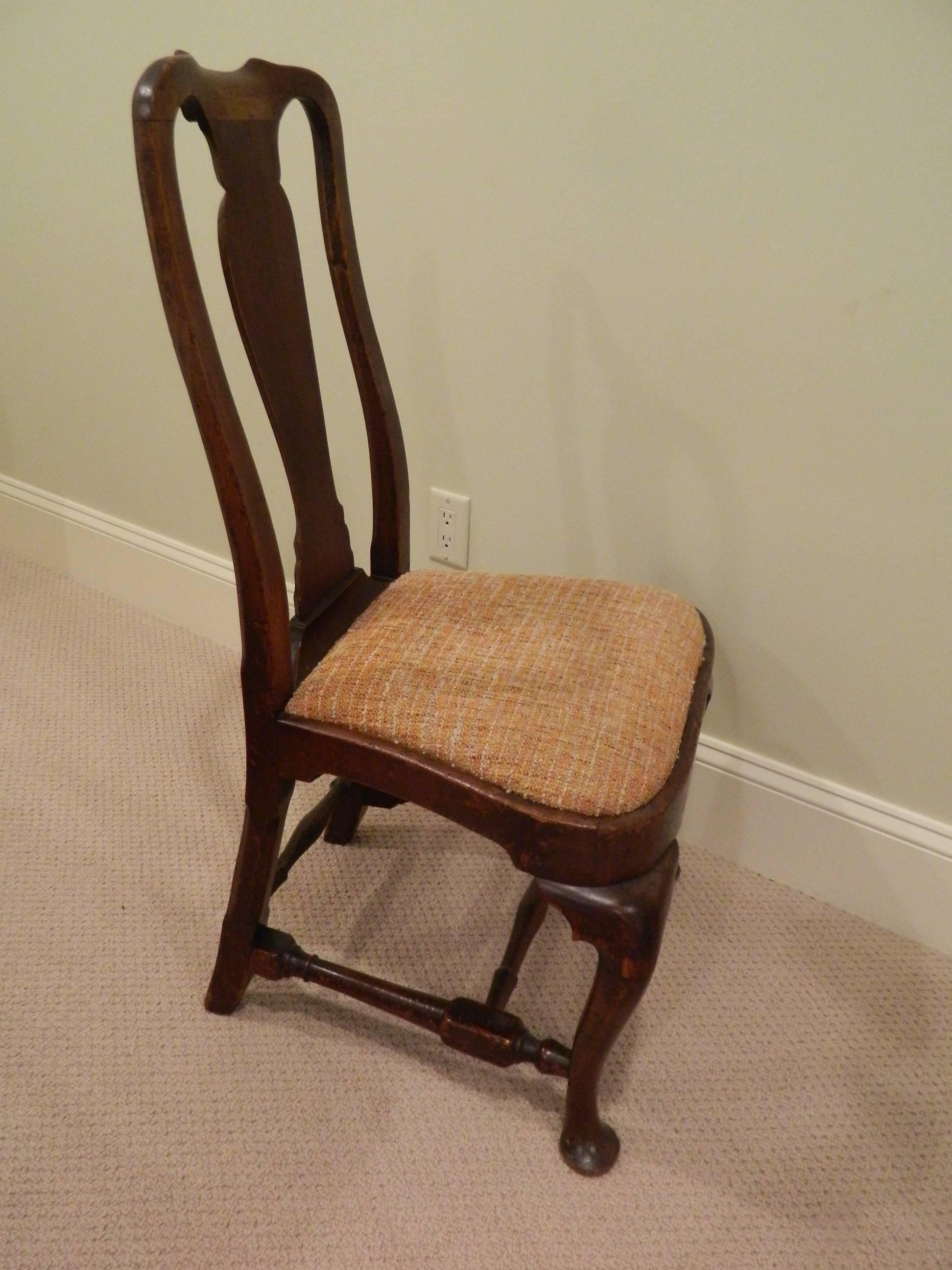American Queen Anne Walnut Side Chair, New England, circa 1740-1760 2