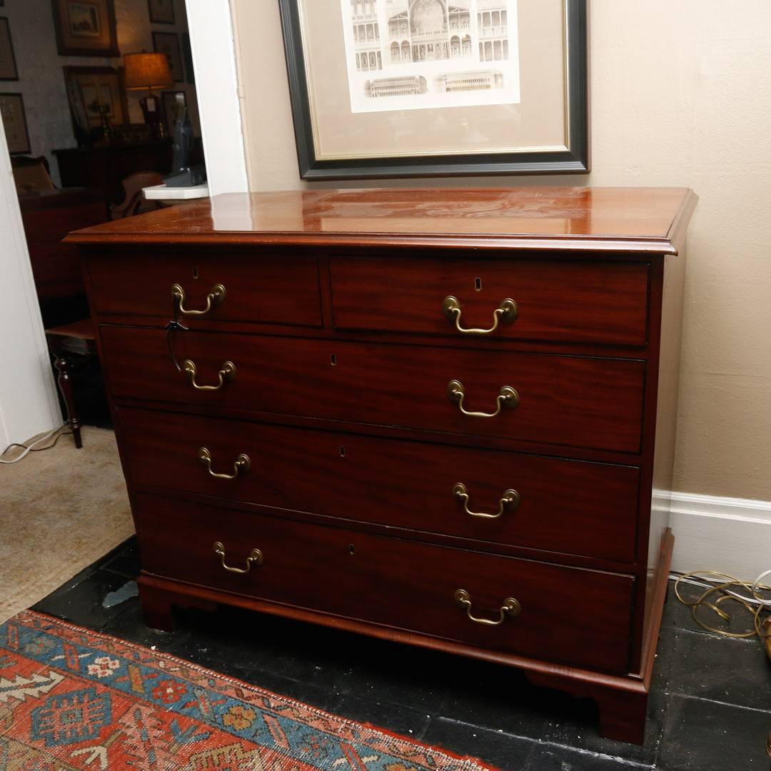 American Federal period bachelor's chest made of mahogany with subtle ebonized crossbanding around the drawers, circa 1820. It dates to the Federal Period.