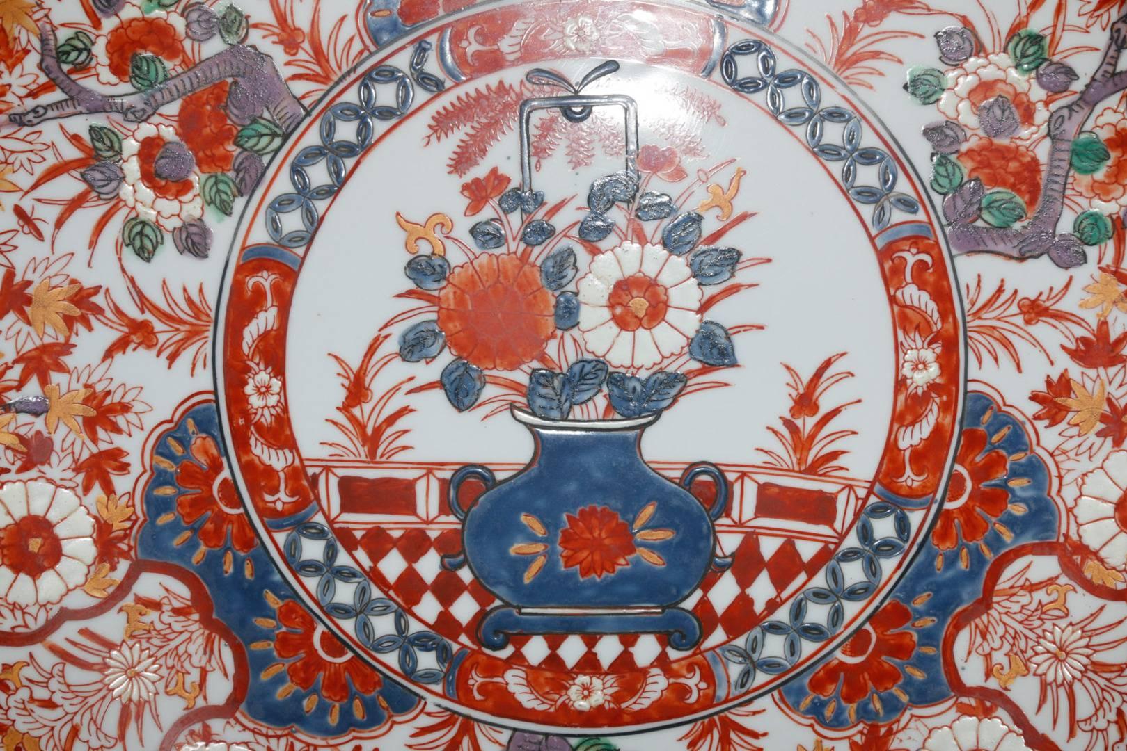 Pair of Chinese Chargers in the Imari Style, 20th Century 1
