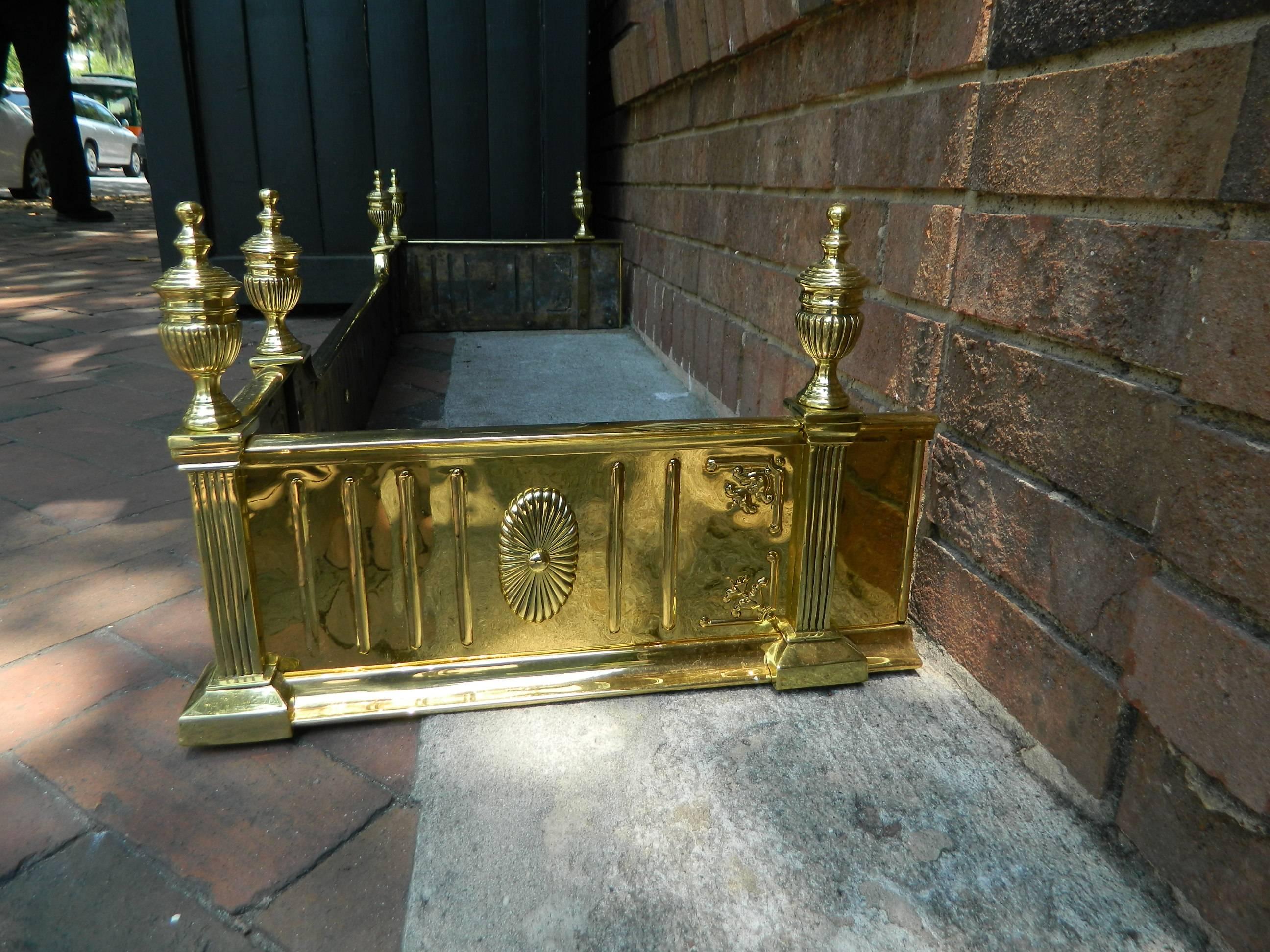 English Polished Solid Brass Fireplace Fender Adorned with Finials, 19th Century 1