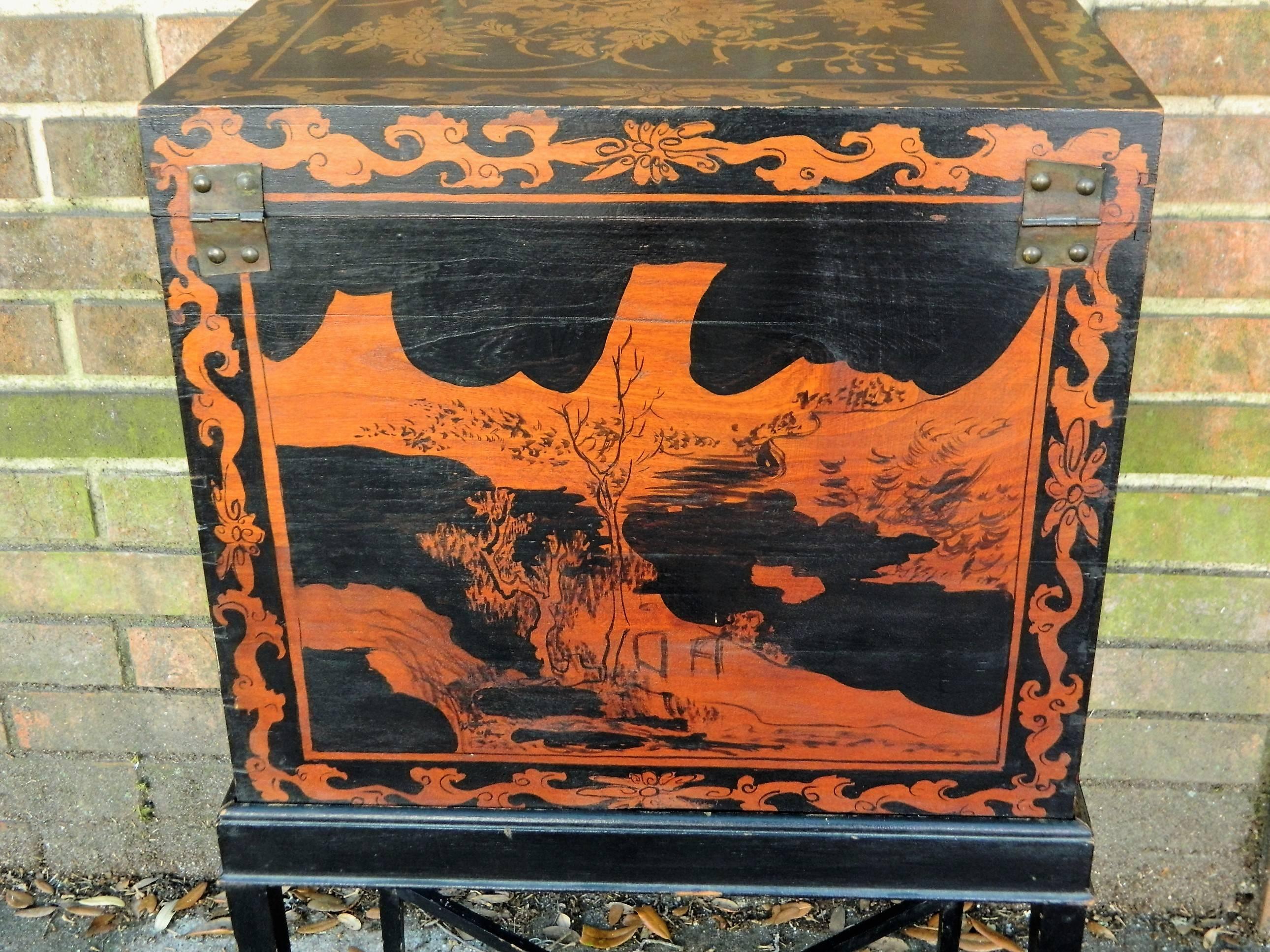 English Chinoiserie Box on a Later Stand, 19th Century 3