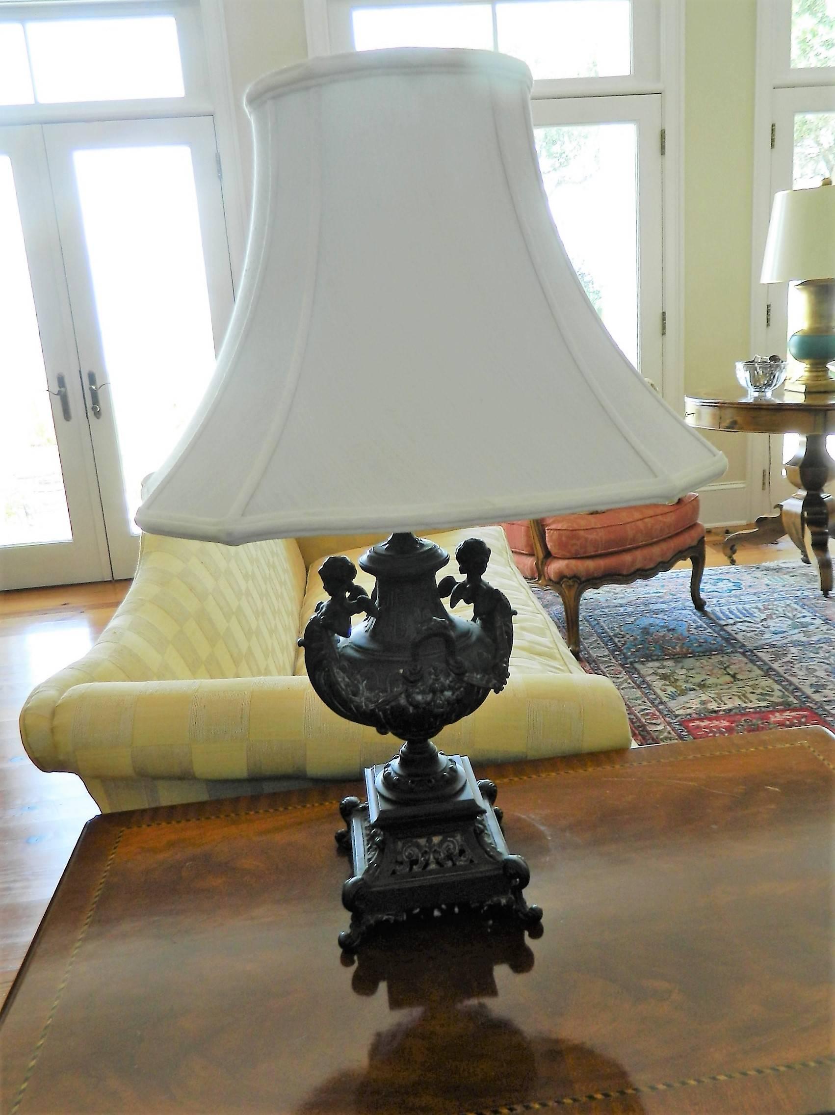 French bronze cherubs lamp with a silk shade, late 19th century.
 