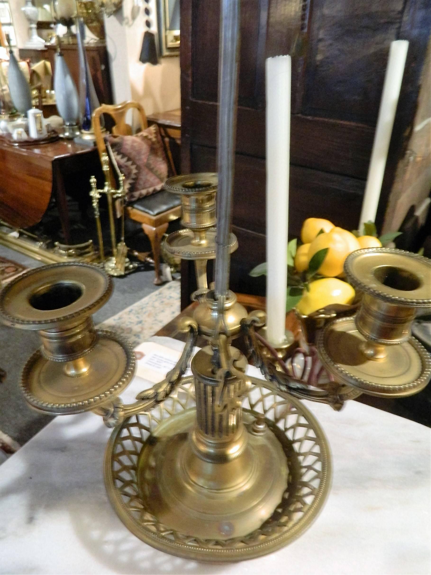 Brass Bouillotte Lamp with a Reticulated Base, Late 19th-Early 20th Century   In Good Condition In Savannah, GA
