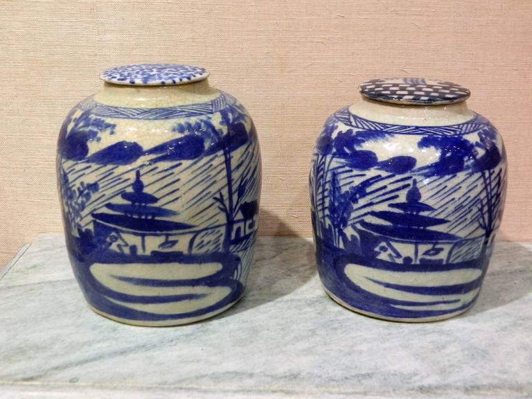 Porcelain Pair of Blue and White Chinese Ginger Jar with Lids, 20th Century For Sale