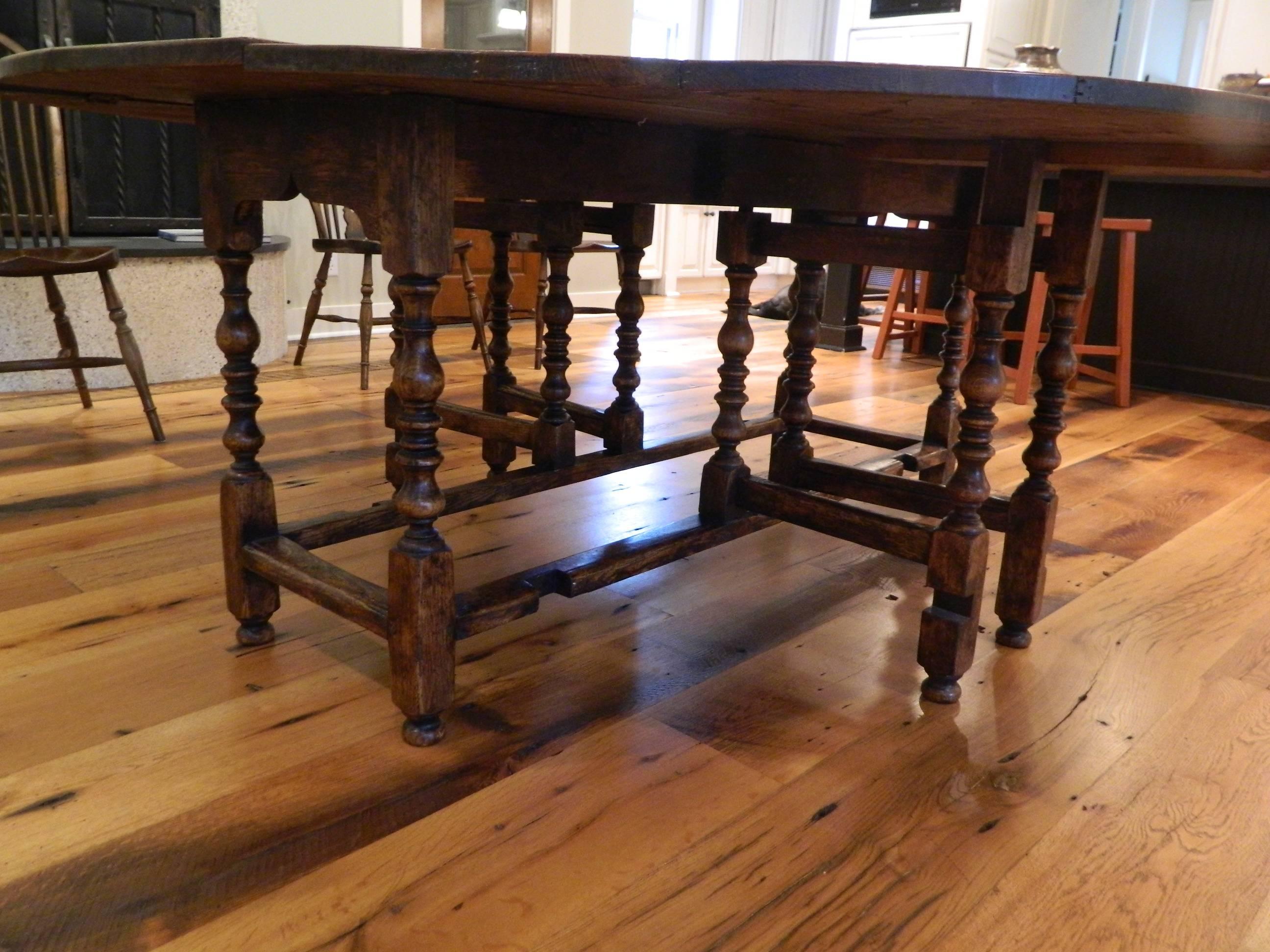 Large English oak gate leg dining table, early 20th century.