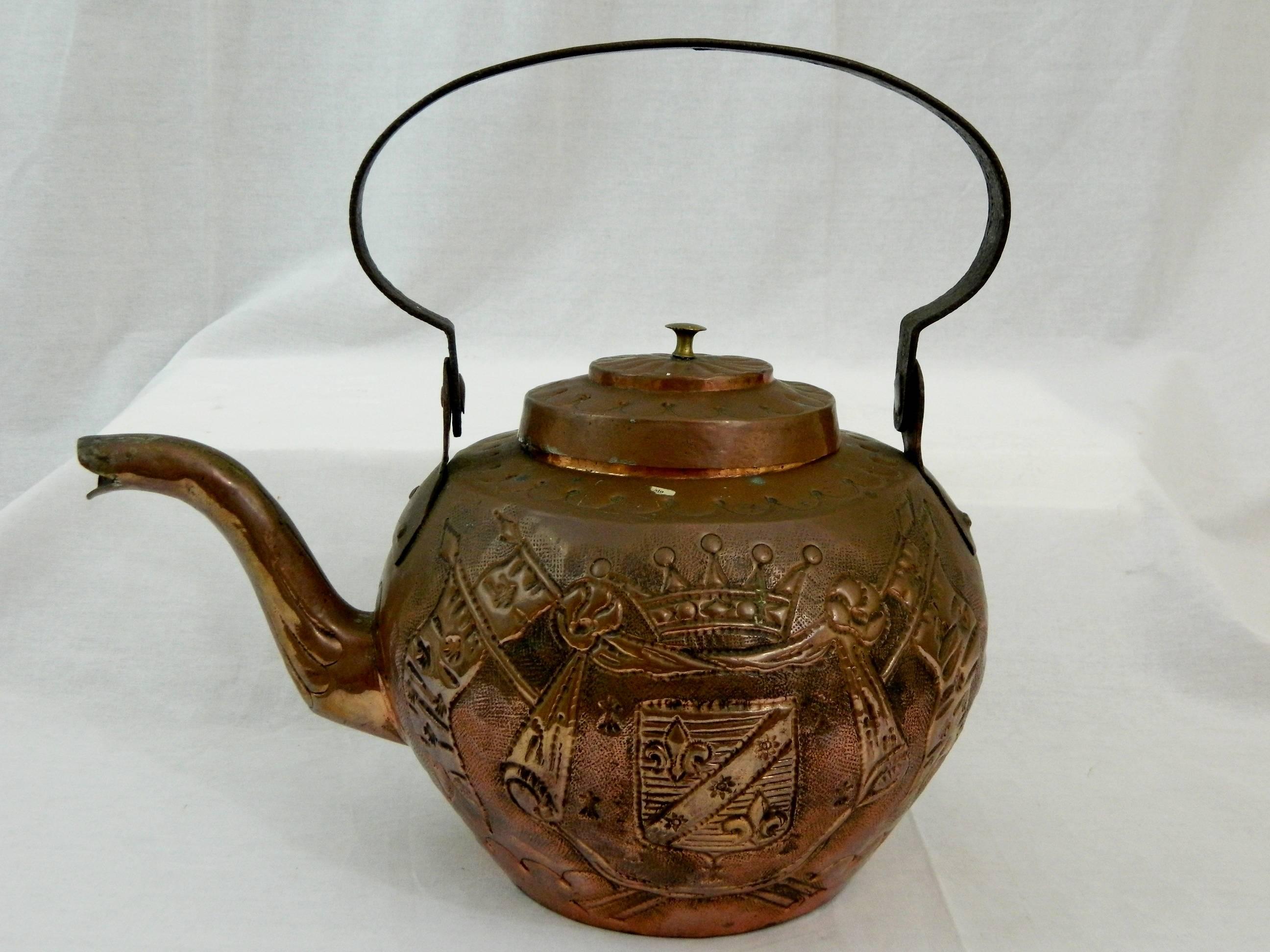 French copper kettle or pot, 19th century. Kettle is beautifully decorated with scrolls, leaves and a fleur de lys.