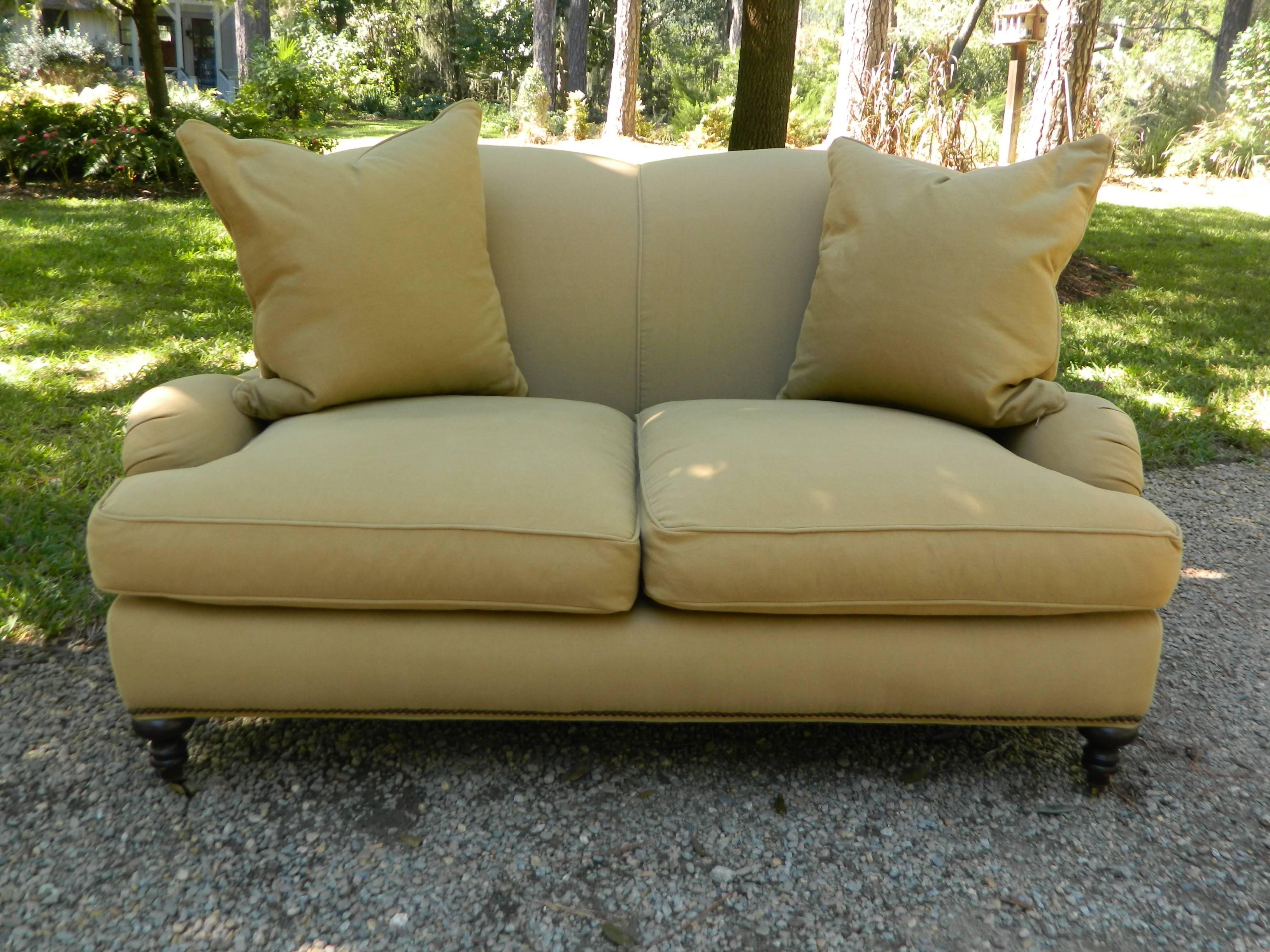 Upholstered Settee with Four Throw Pillows, 20th Century In Excellent Condition In Savannah, GA