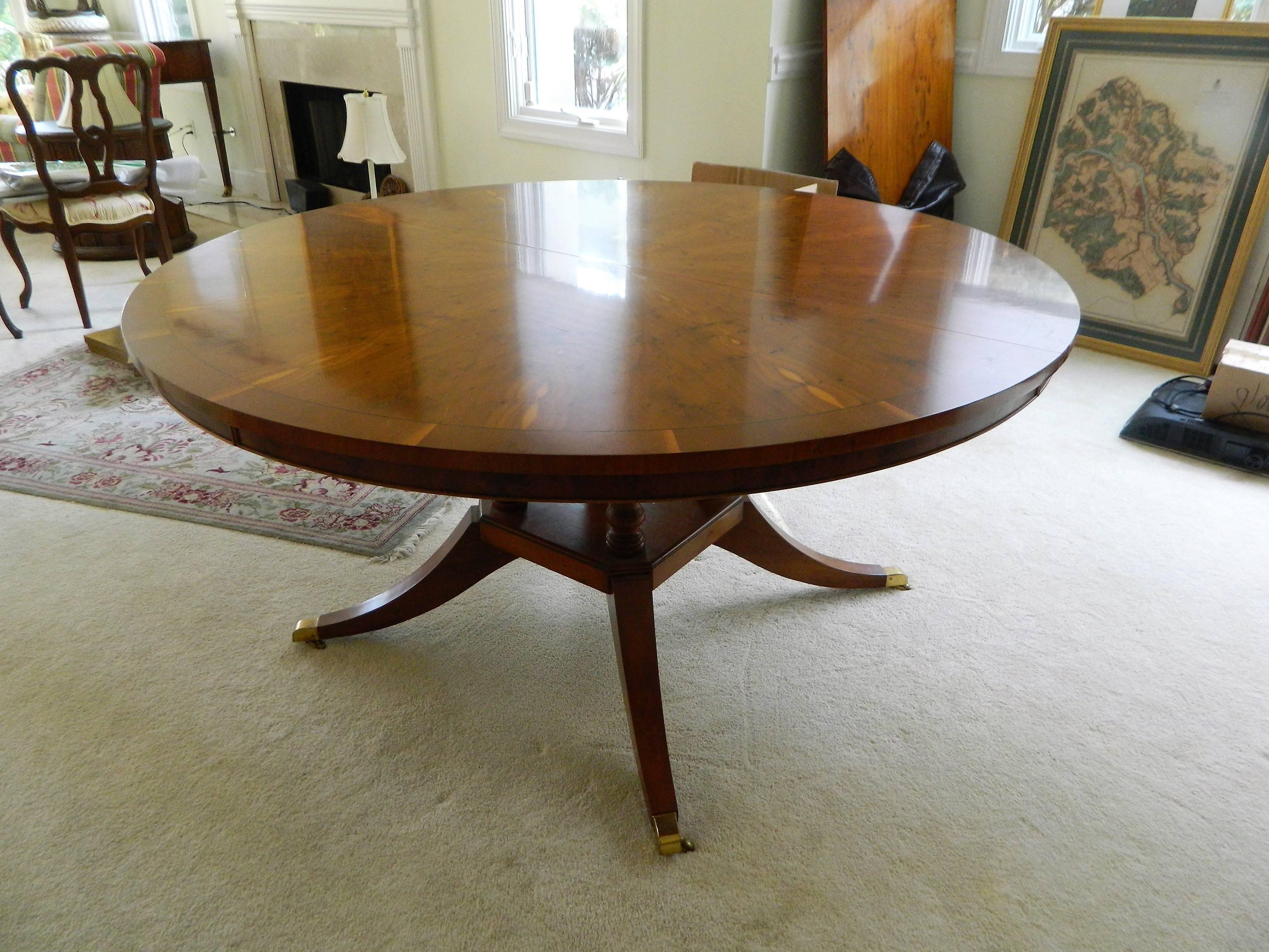 Georgian English Sunburst Dining Table with Two Leaves, Early 20th Century