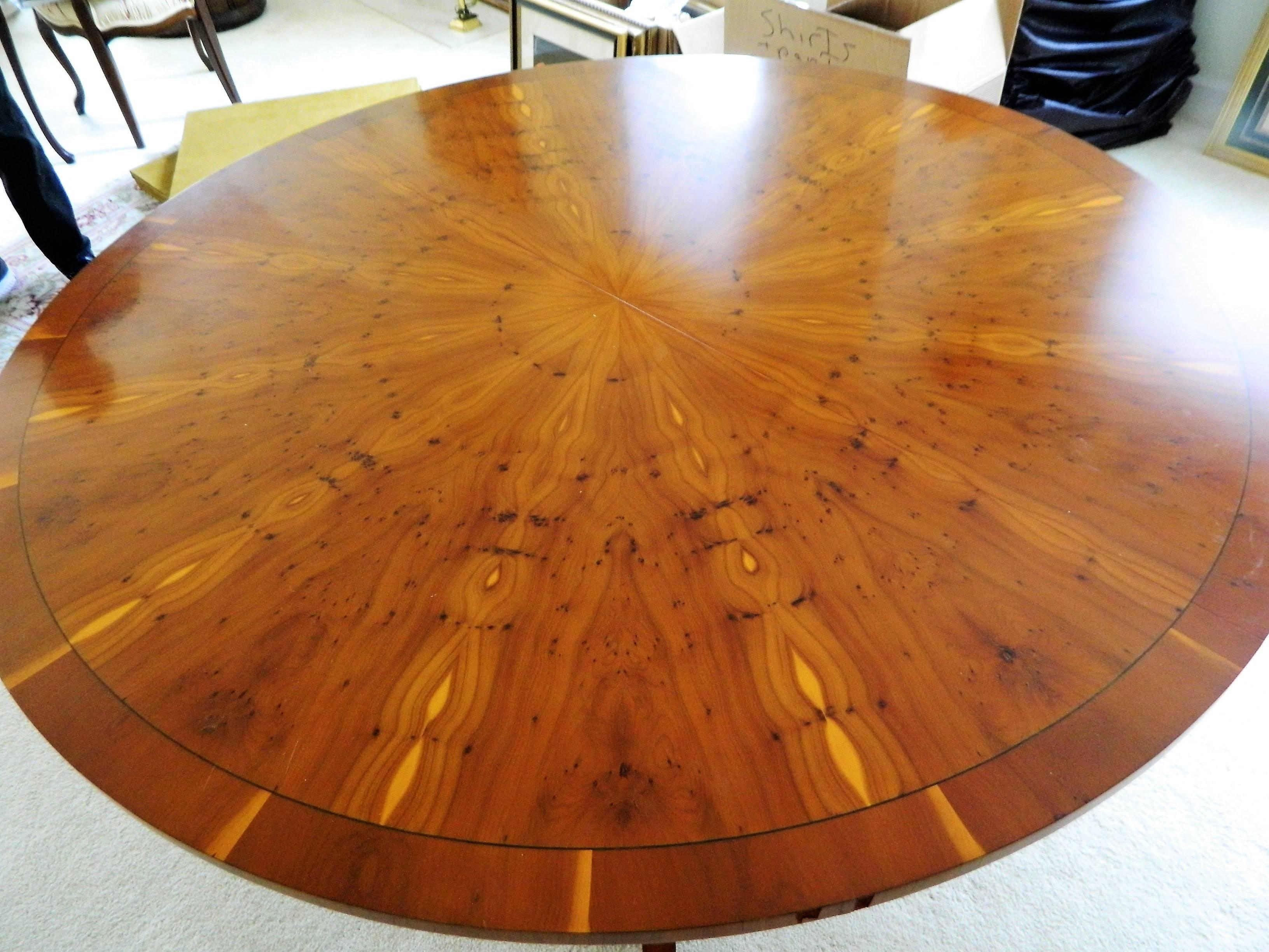 English Sunburst Dining Table with Two Leaves, Early 20th Century 2
